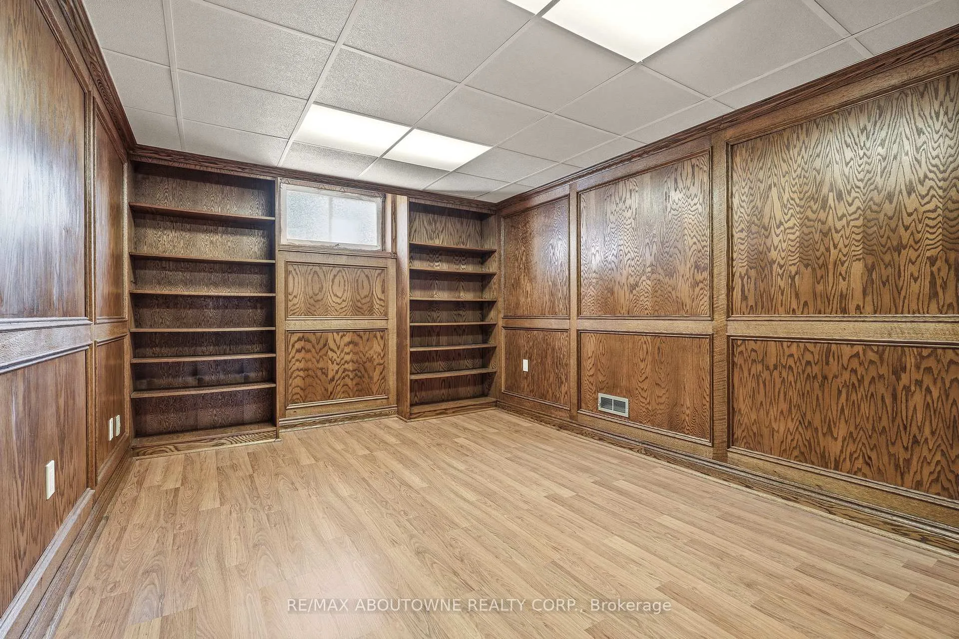 Photo 35 of 671 Woodview Road, Burlington, Roseland — HOMEH