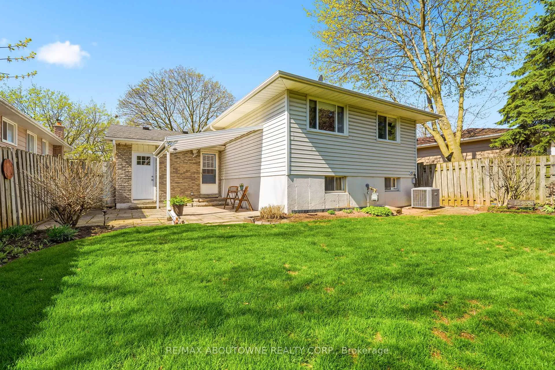 Photo 43 of 671 Woodview Road, Burlington, Roseland — HOMEH