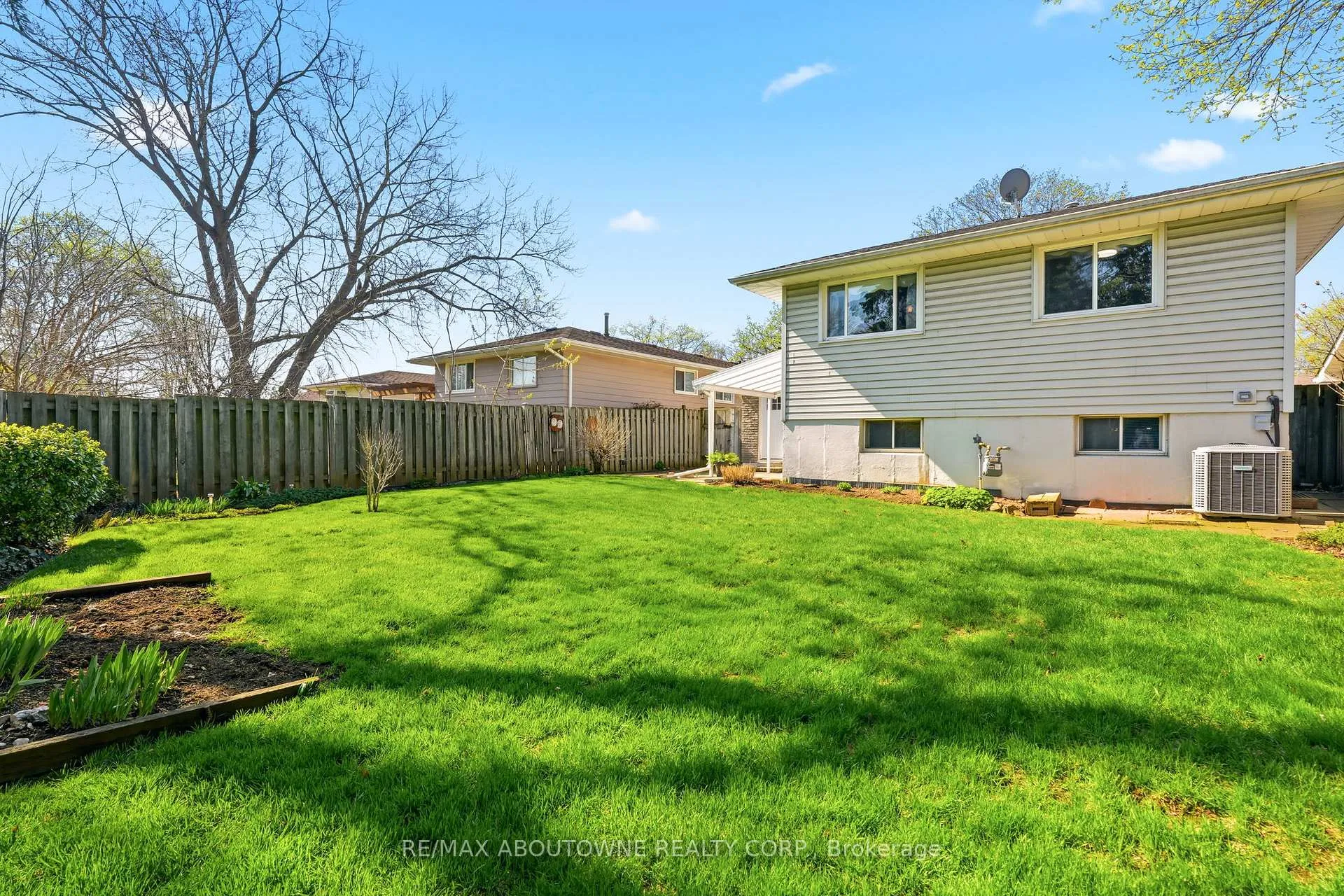 Photo 45 of 671 Woodview Road, Burlington, Roseland — HOMEH