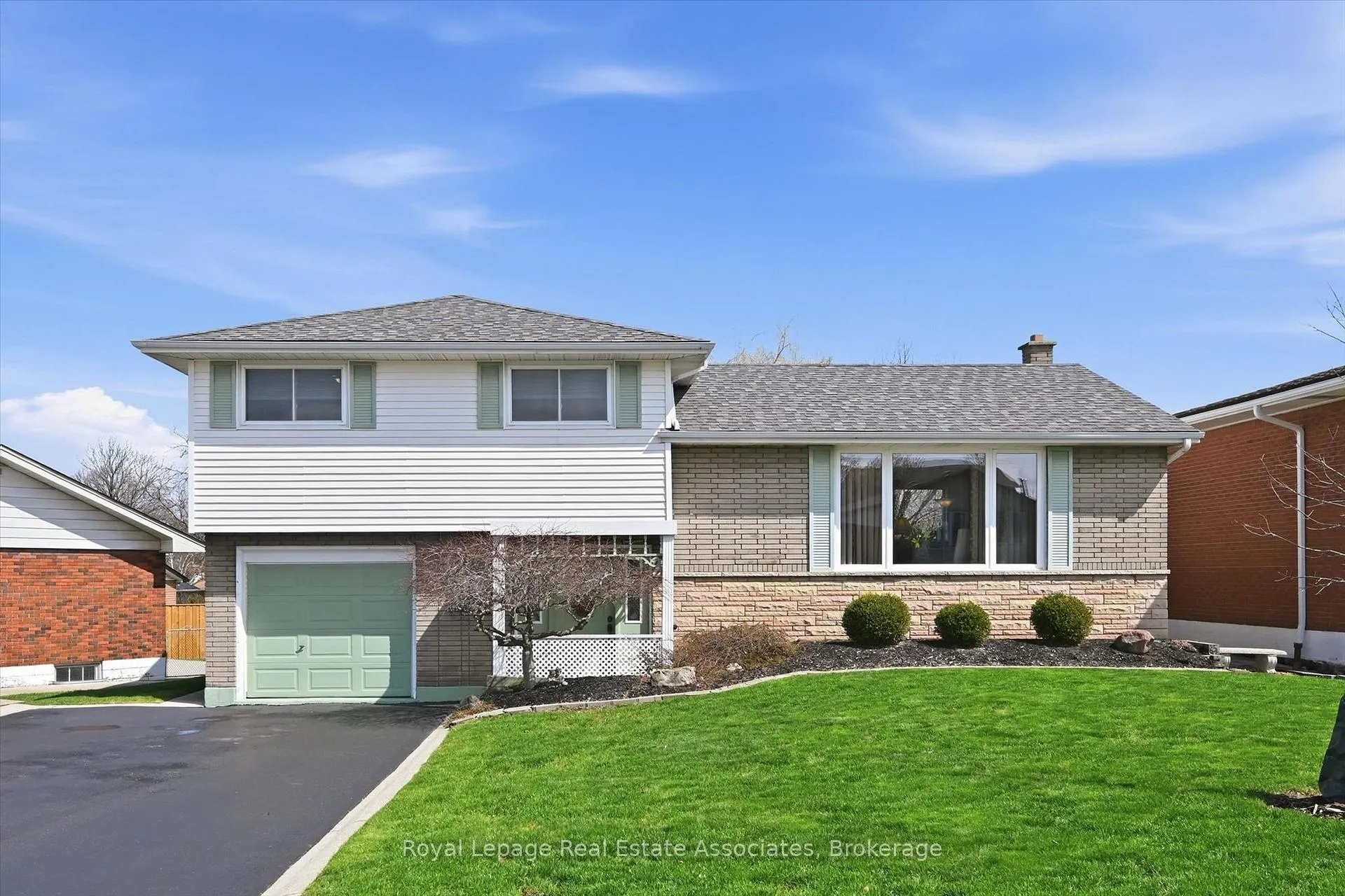 Photo 2 of 115 Laurier Avenue, Hamilton, Buchanan — HOMEH