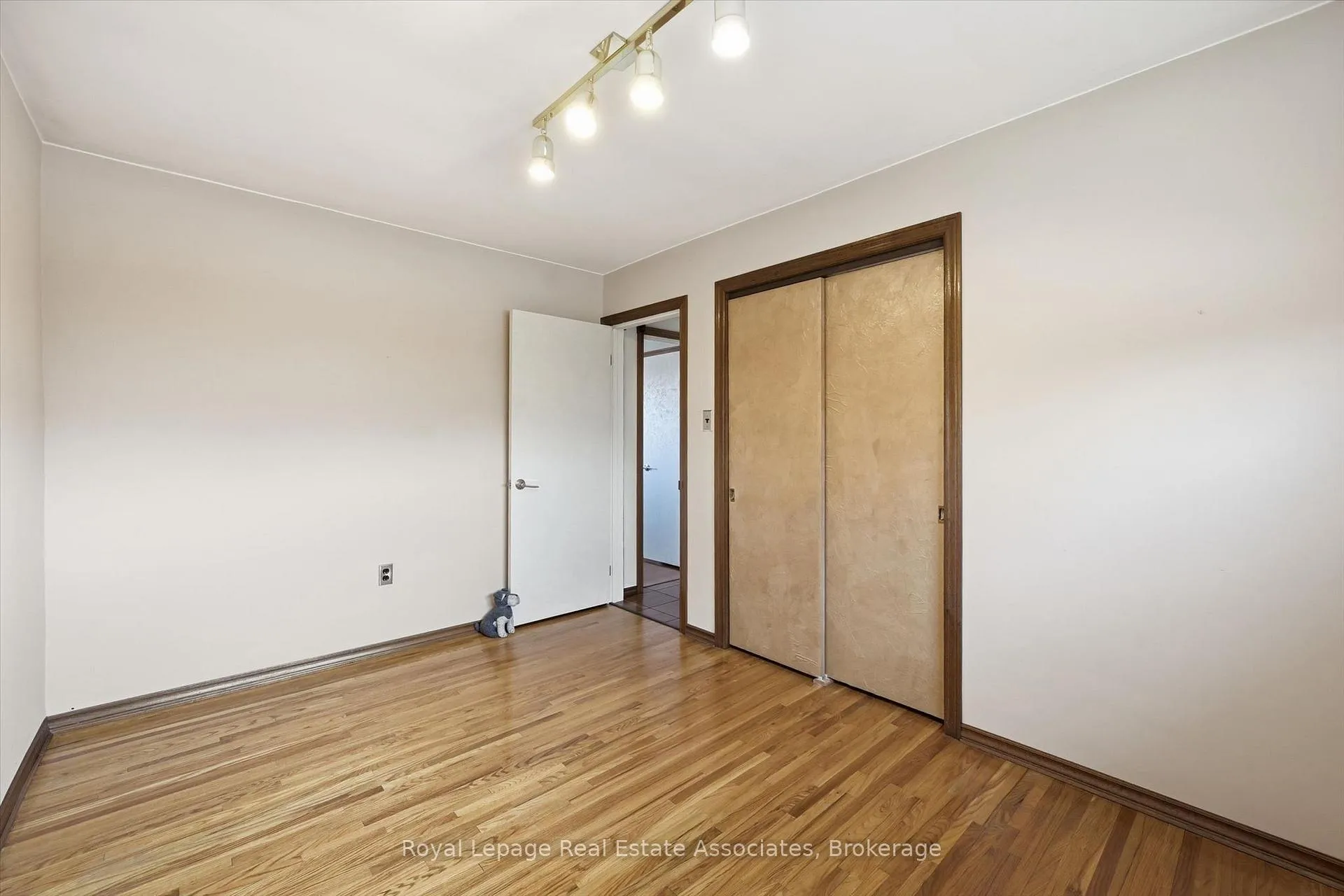 Photo 32 of 115 Laurier Avenue, Hamilton, Buchanan — HOMEH