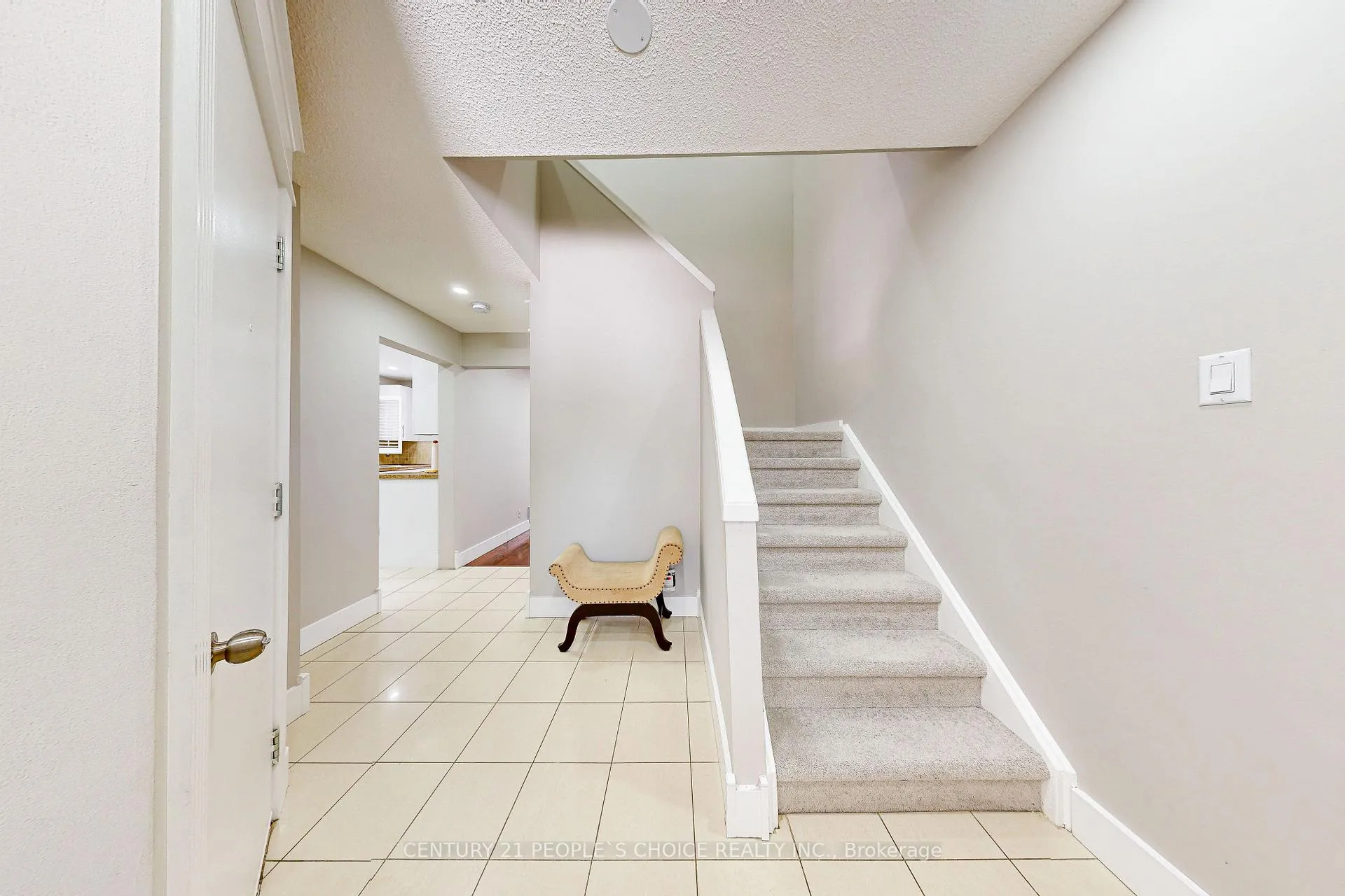 Photo 5 of 54 Royal Palm Drive, Brampton, Heart Lake East — HOMEH