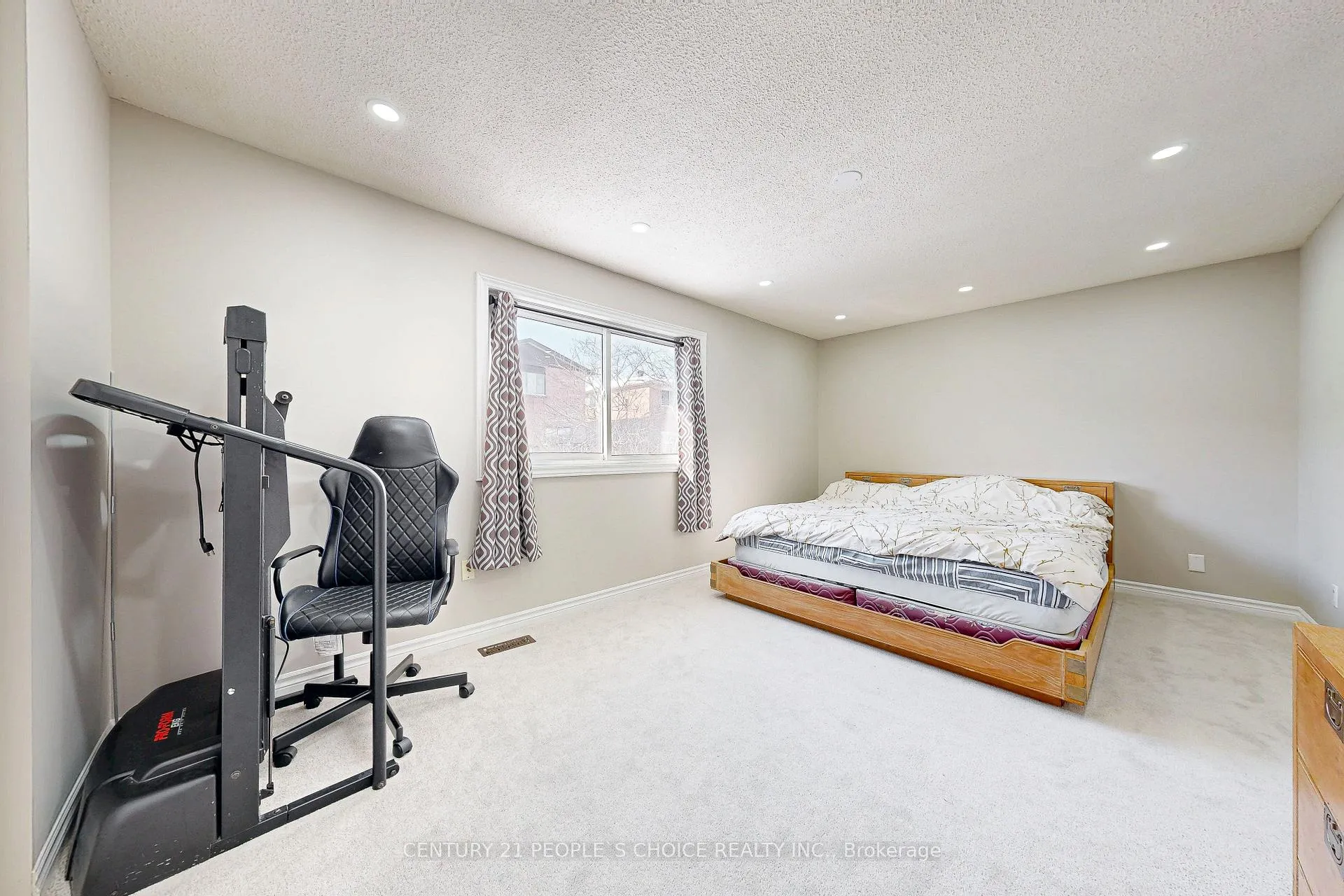 Photo 32 of 54 Royal Palm Drive, Brampton, Heart Lake East — HOMEH
