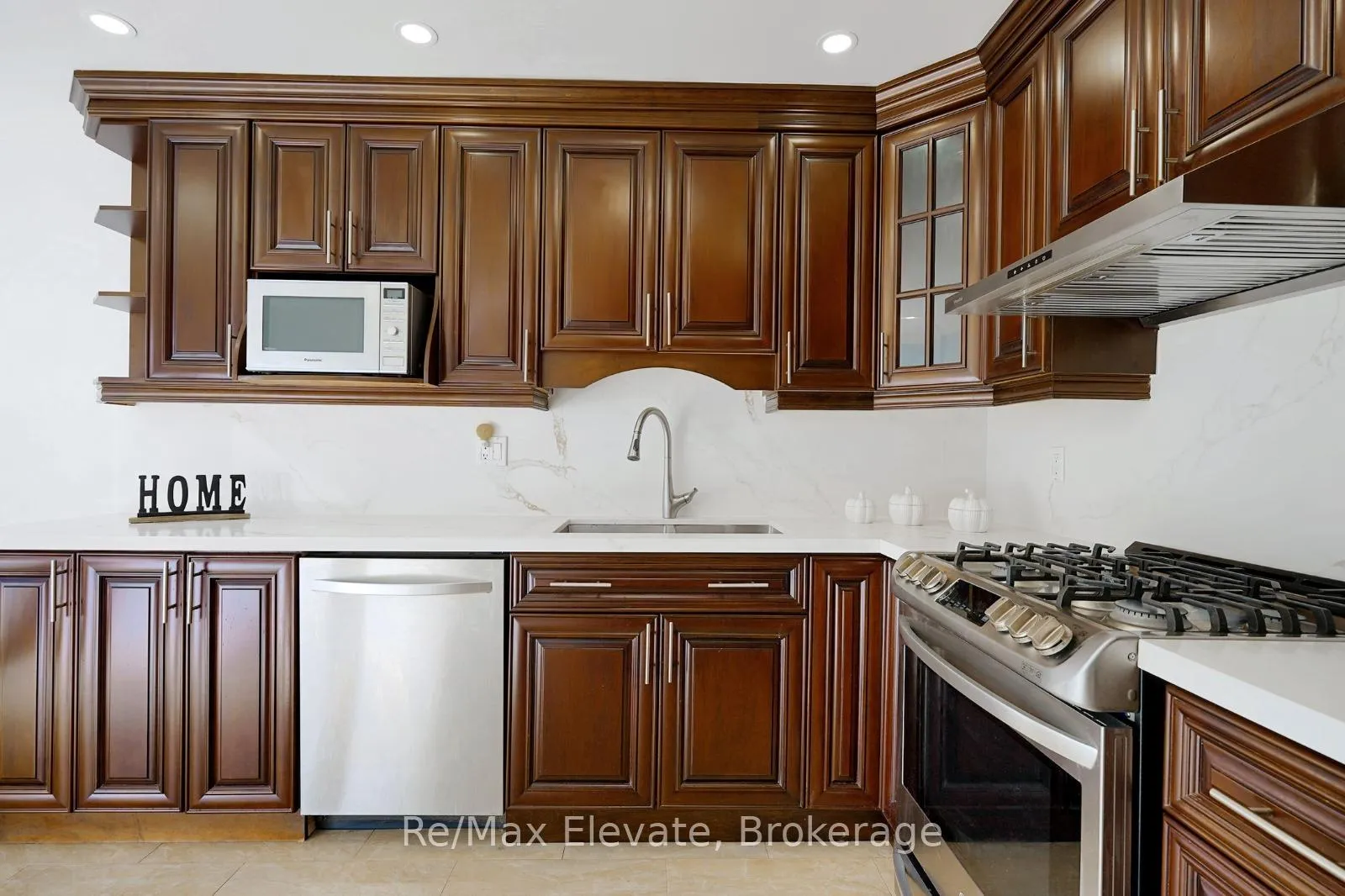 Photo 7 of 57 Chloe Crescent, Markham, Middlefield — HOMEH