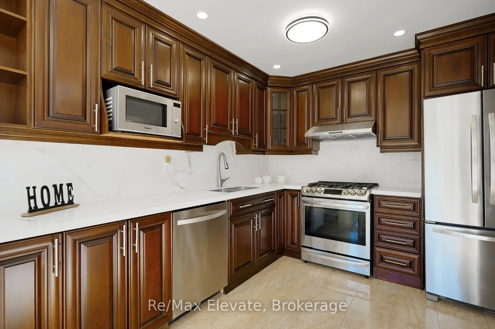 Photo 8 of 57 Chloe Crescent, Markham, Middlefield — HOMEH