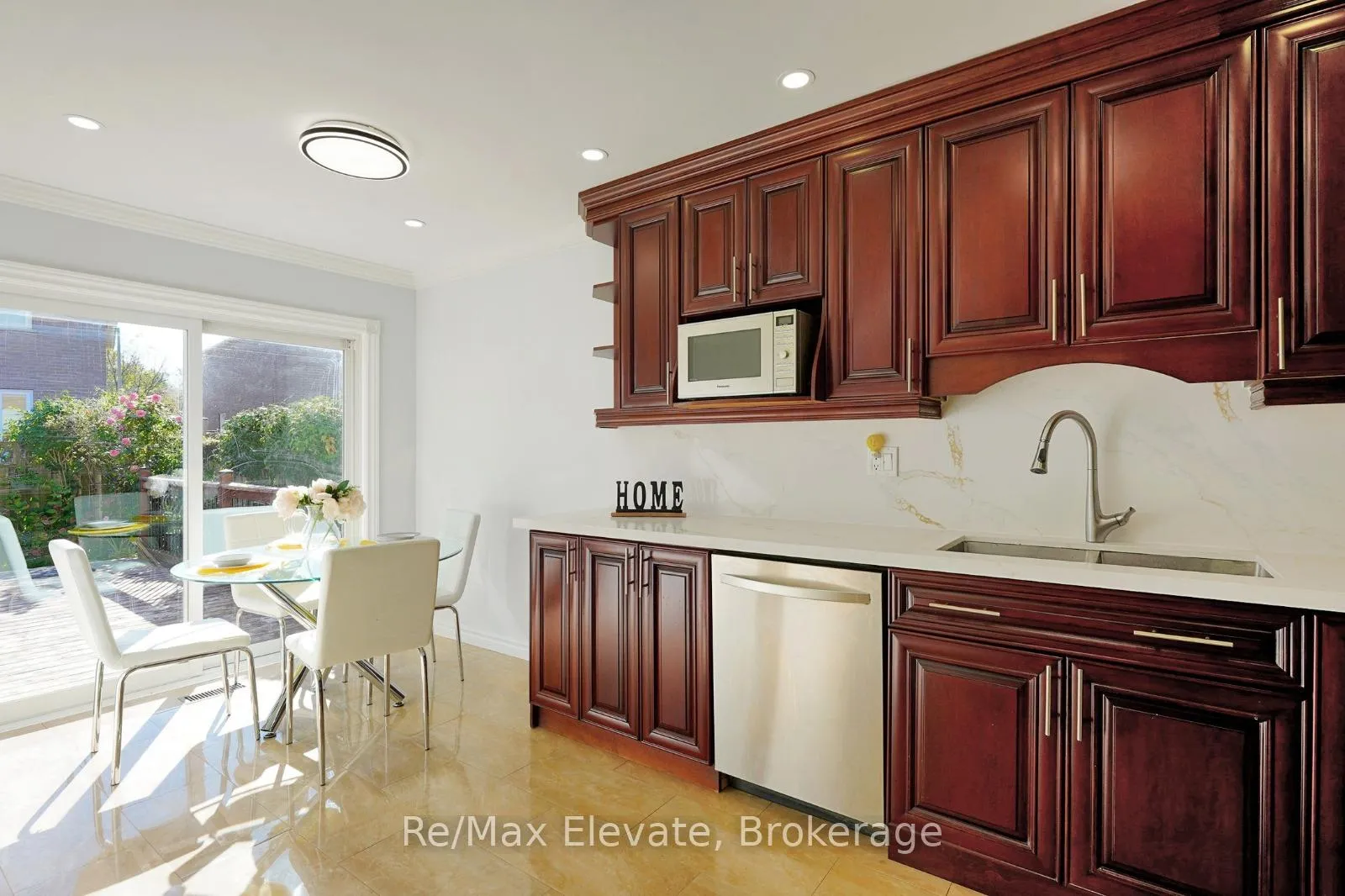 Photo 9 of 57 Chloe Crescent, Markham, Middlefield — HOMEH