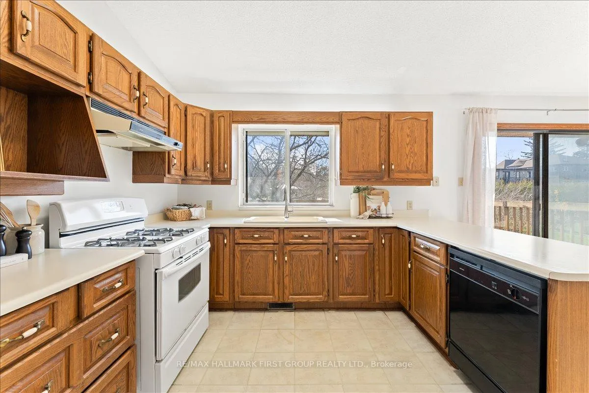 Photo 14 of 612 Westshore Boulevard, Pickering, West Shore — HOMEH