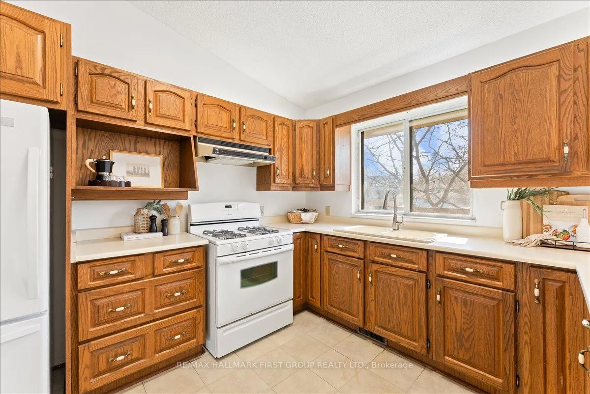Photo 16 of 612 Westshore Boulevard, Pickering, West Shore — HOMEH