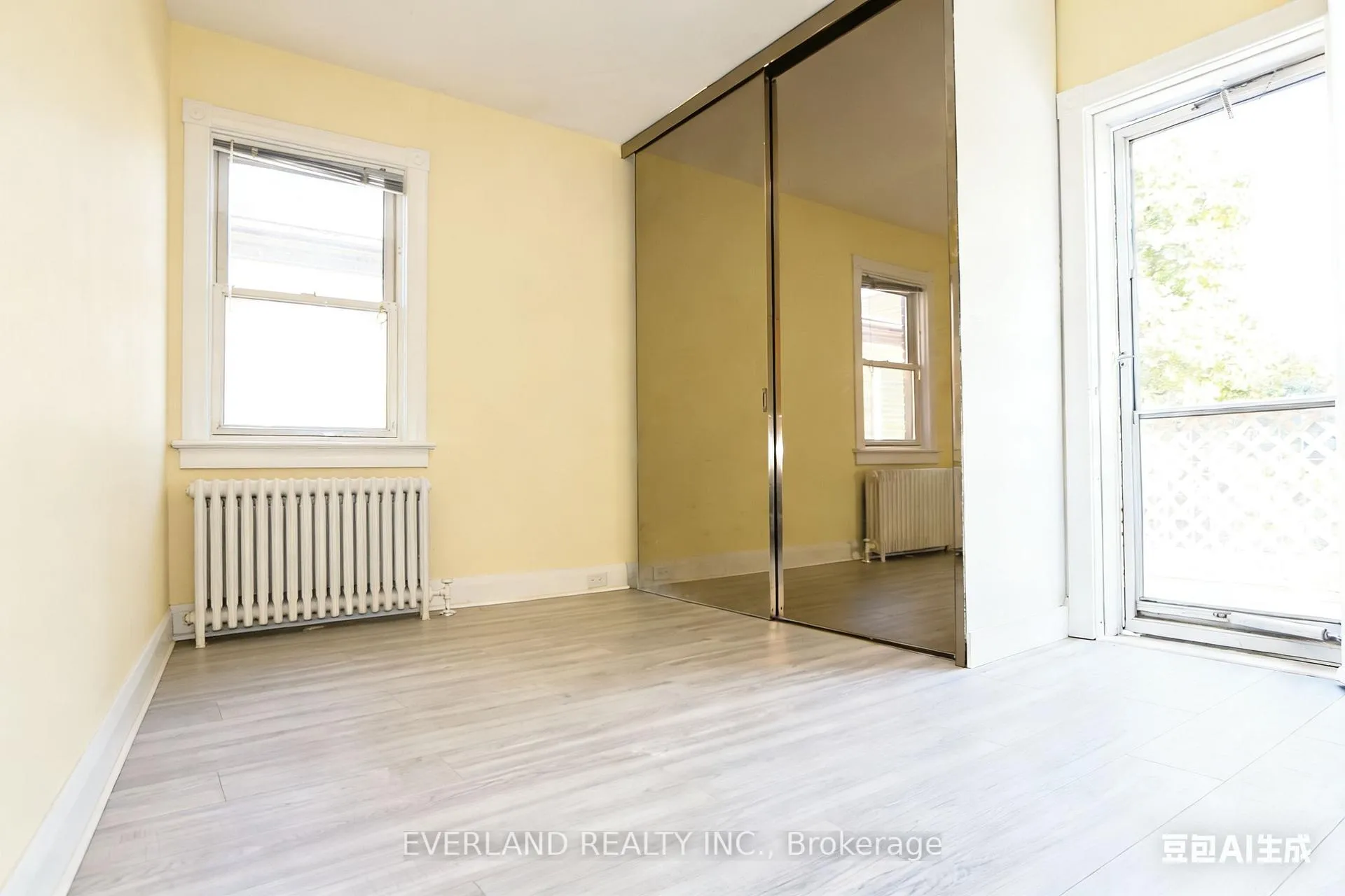 Photo 4 of Unit 202, 1753 Bayview Avenue, Toronto, Leaside — HOMEH