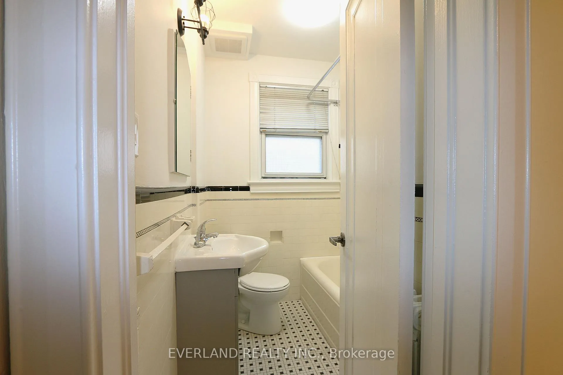 Photo 10 of Unit 202, 1753 Bayview Avenue, Toronto, Leaside — HOMEH