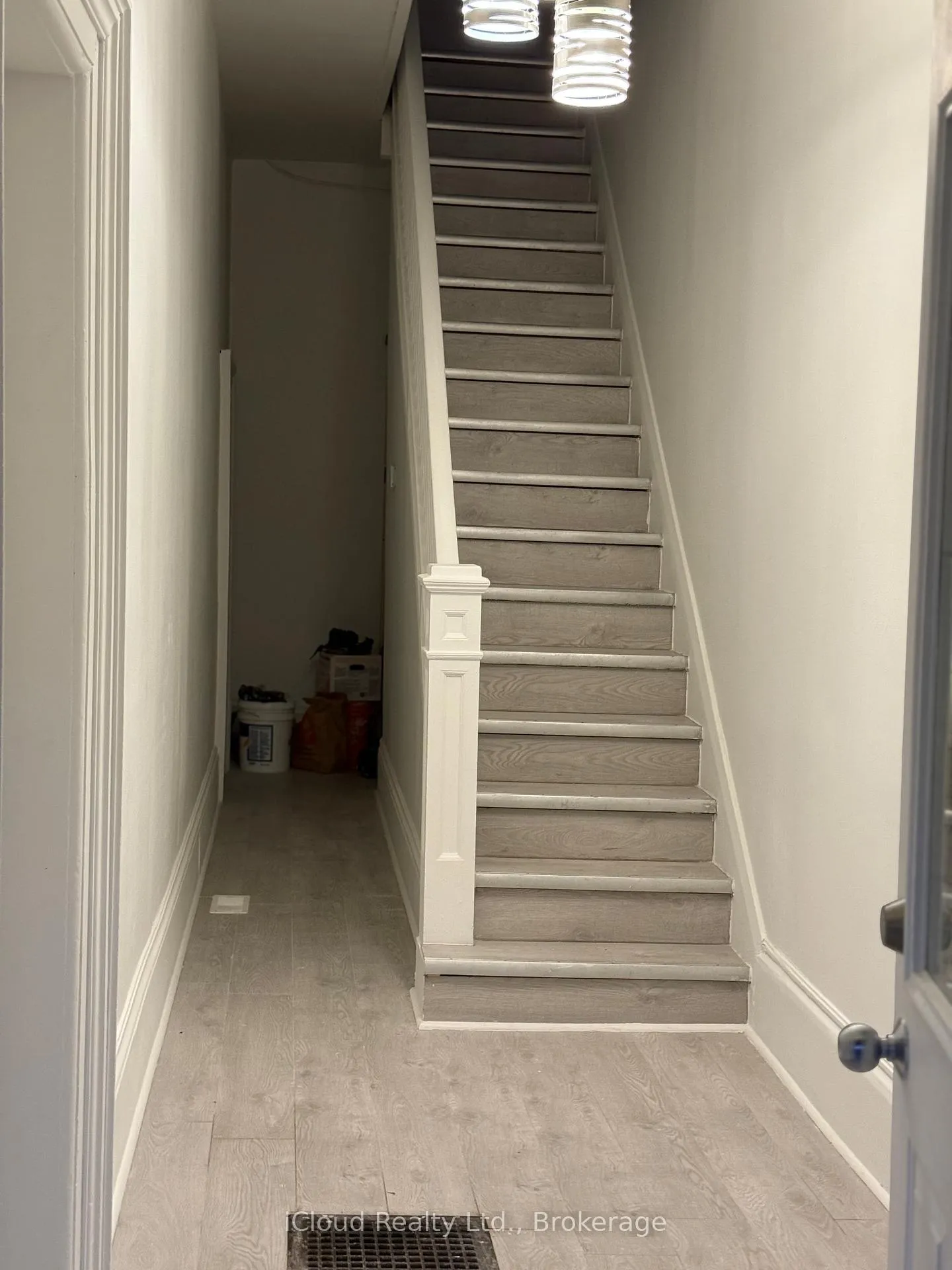 Photo 8 of 59 Mary Street, Barrie, City Centre — HOMEH