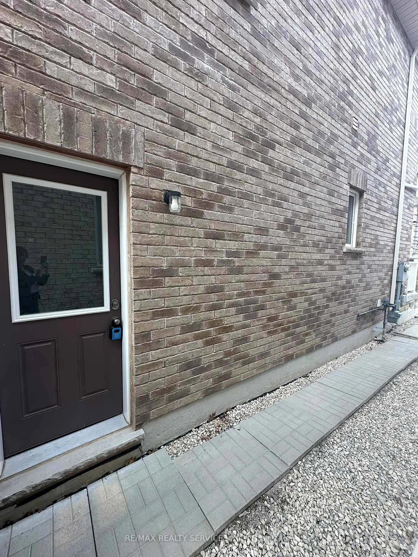 Photo 3 of 34 Ebury (LOWER) Drive, Brampton, Credit Valley — HOMEH