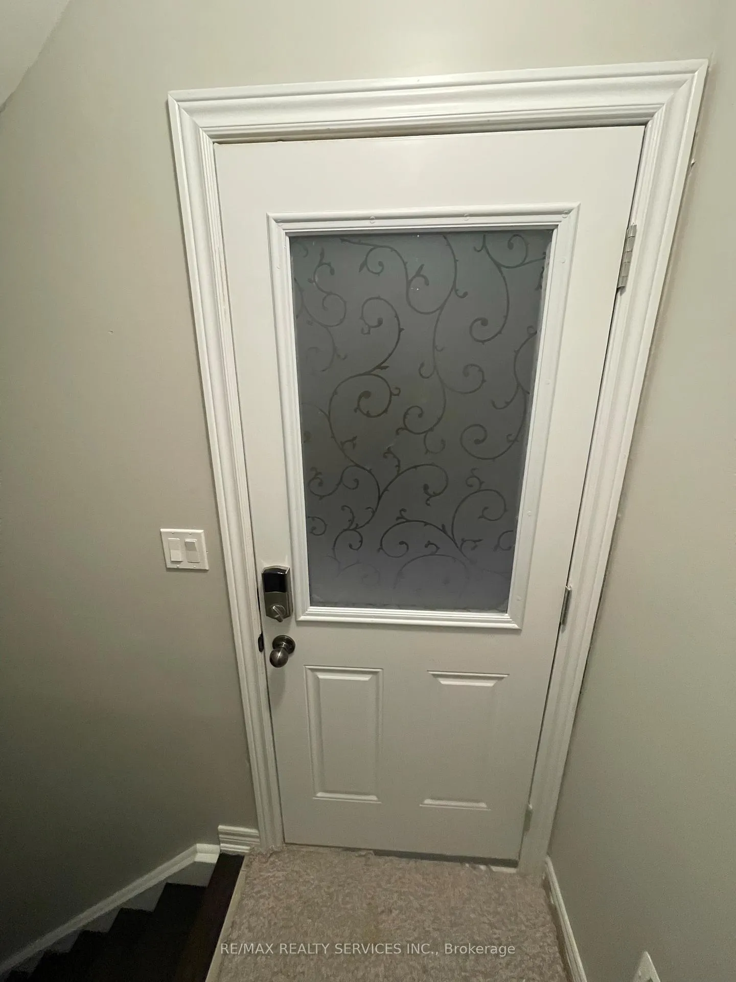 Photo 4 of 34 Ebury (LOWER) Drive, Brampton, Credit Valley — HOMEH