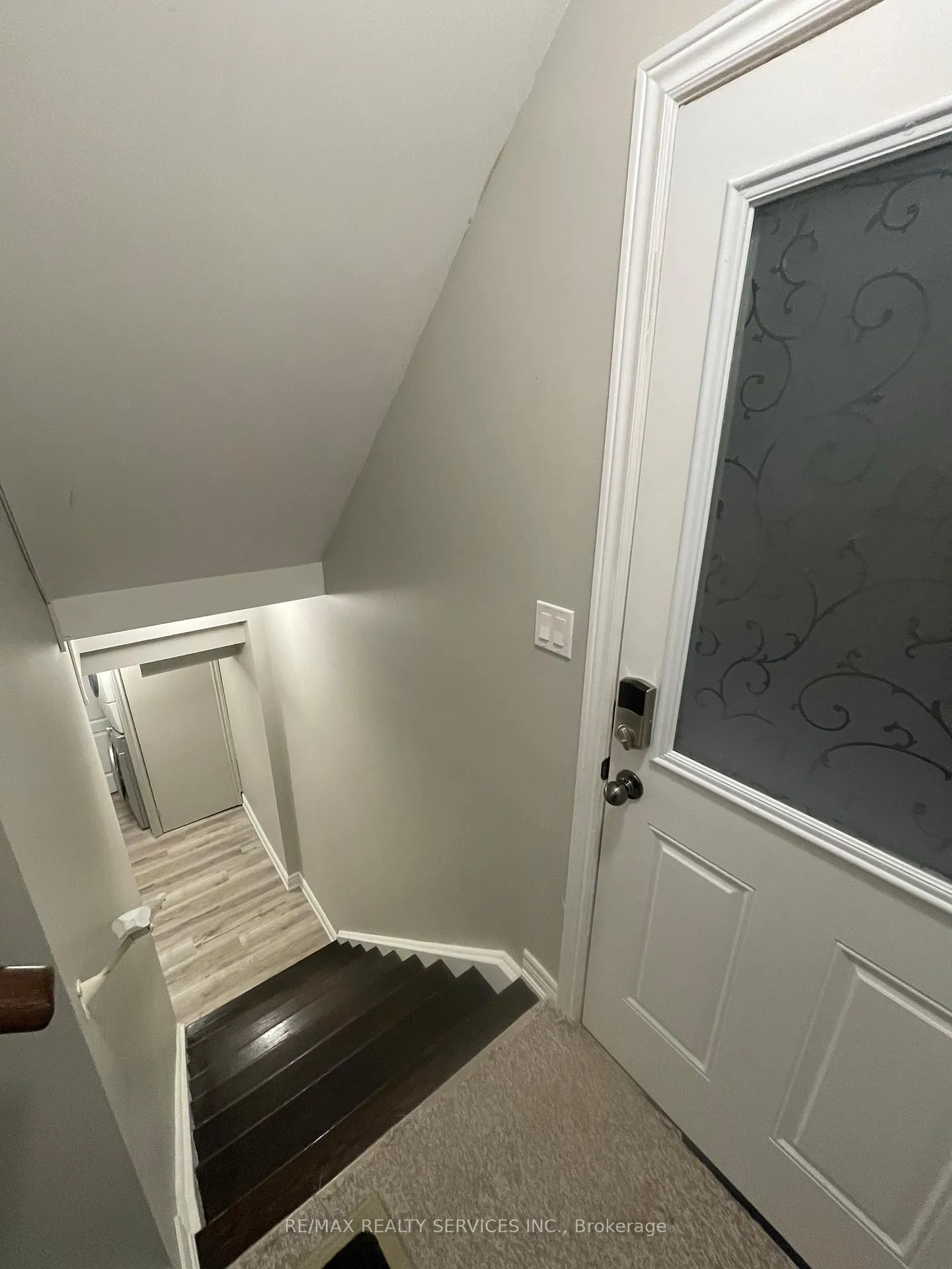 Photo 5 of 34 Ebury (LOWER) Drive, Brampton, Credit Valley — HOMEH