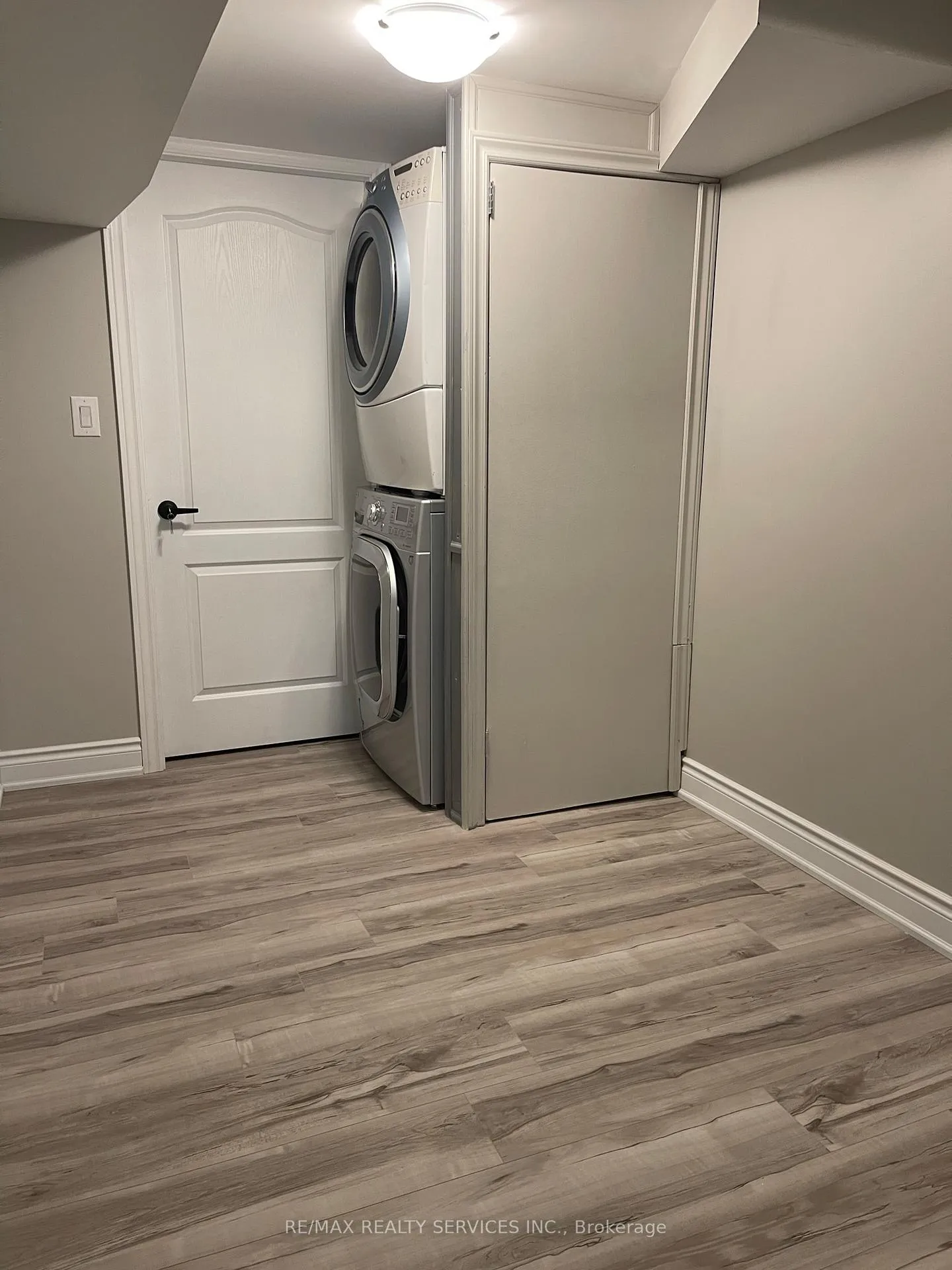 Photo 6 of 34 Ebury (LOWER) Drive, Brampton, Credit Valley — HOMEH