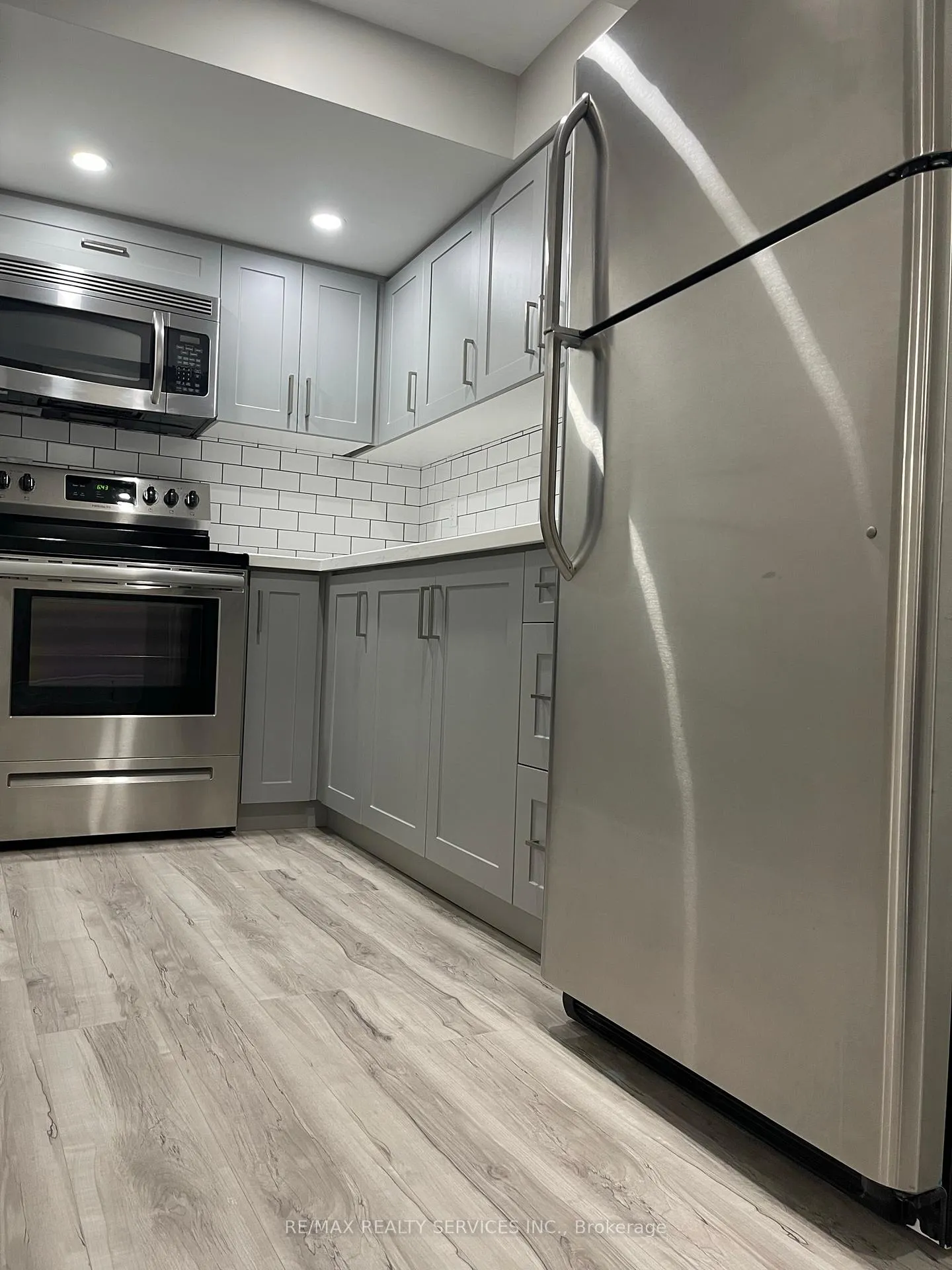 Photo 7 of 34 Ebury (LOWER) Drive, Brampton, Credit Valley — HOMEH