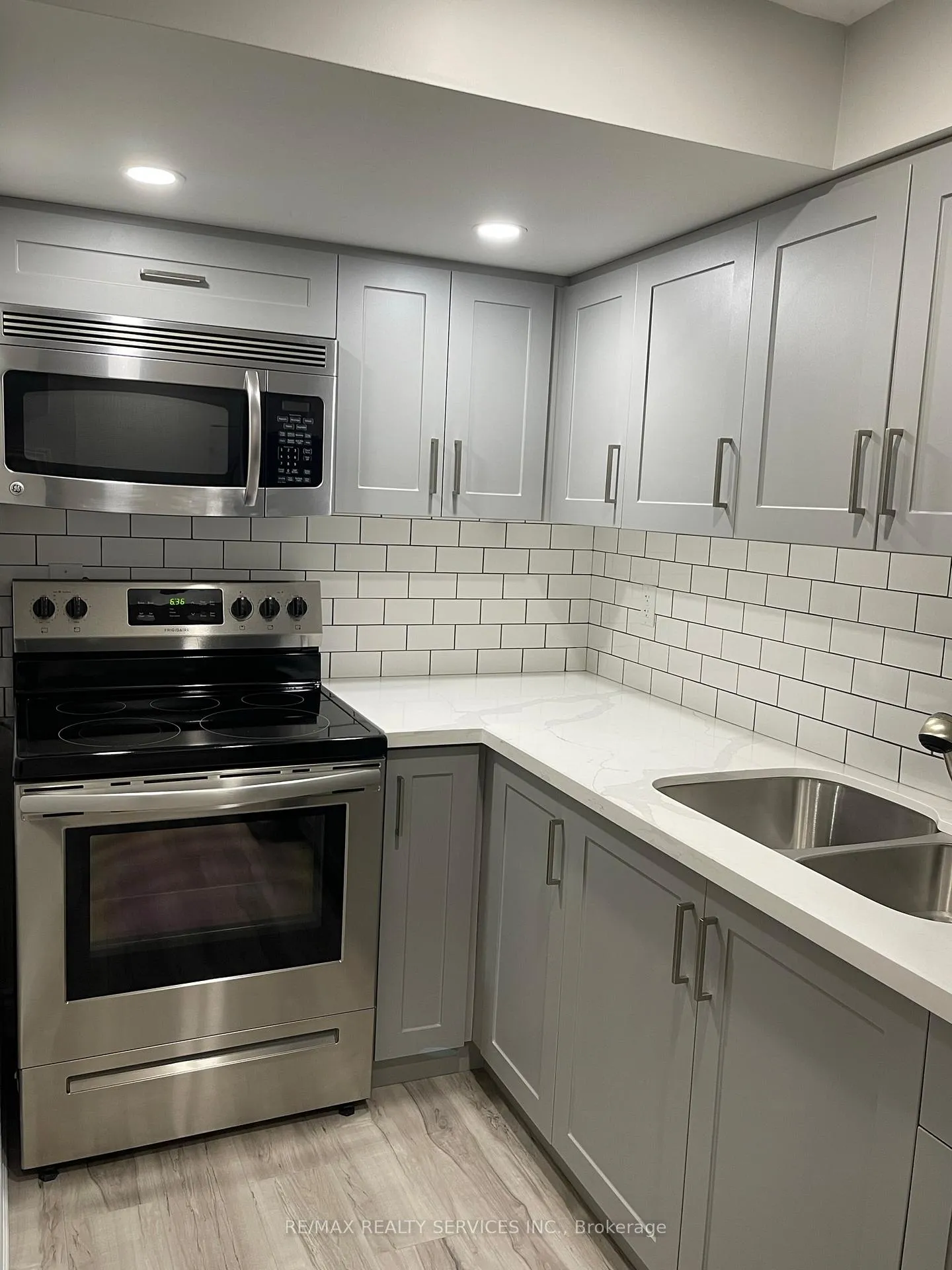 Photo 8 of 34 Ebury (LOWER) Drive, Brampton, Credit Valley — HOMEH