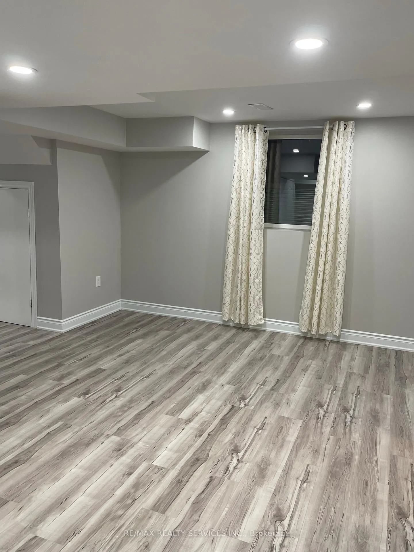 Photo 11 of 34 Ebury (LOWER) Drive, Brampton, Credit Valley — HOMEH