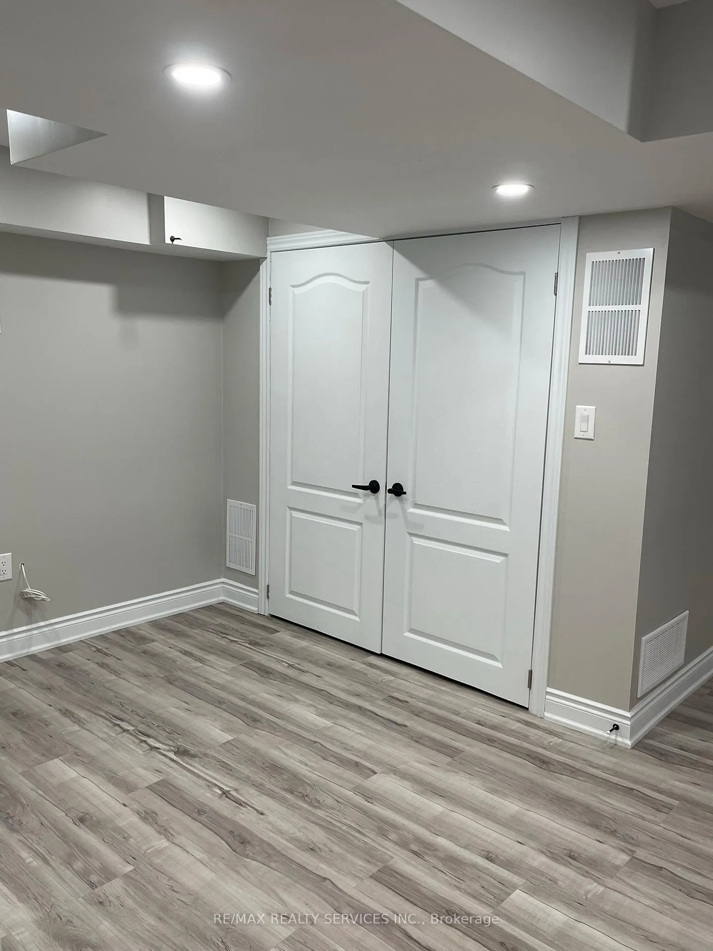 Photo 12 of 34 Ebury (LOWER) Drive, Brampton, Credit Valley — HOMEH