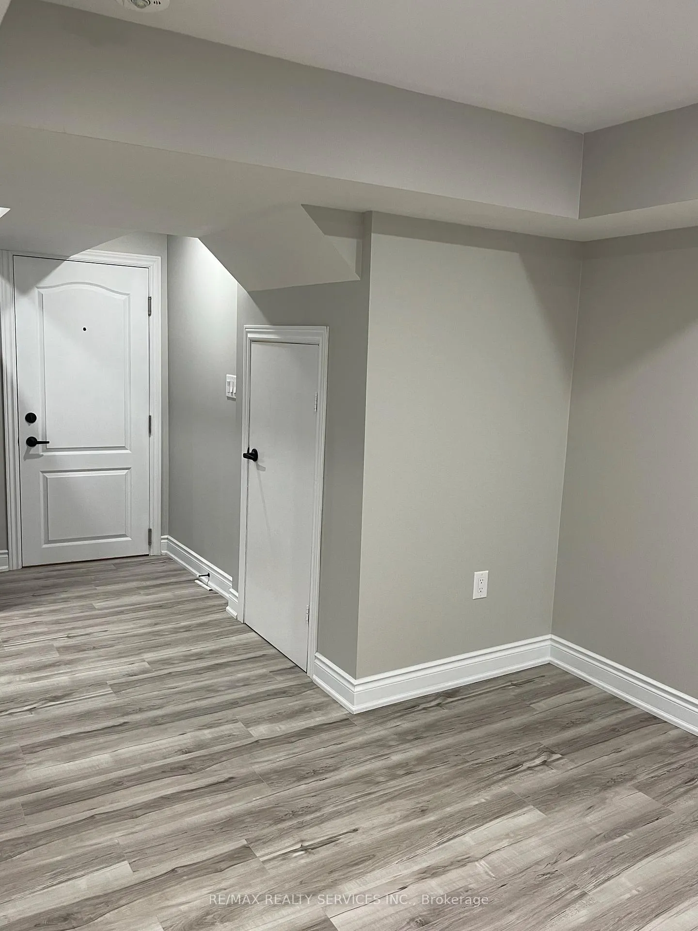 Photo 13 of 34 Ebury (LOWER) Drive, Brampton, Credit Valley — HOMEH