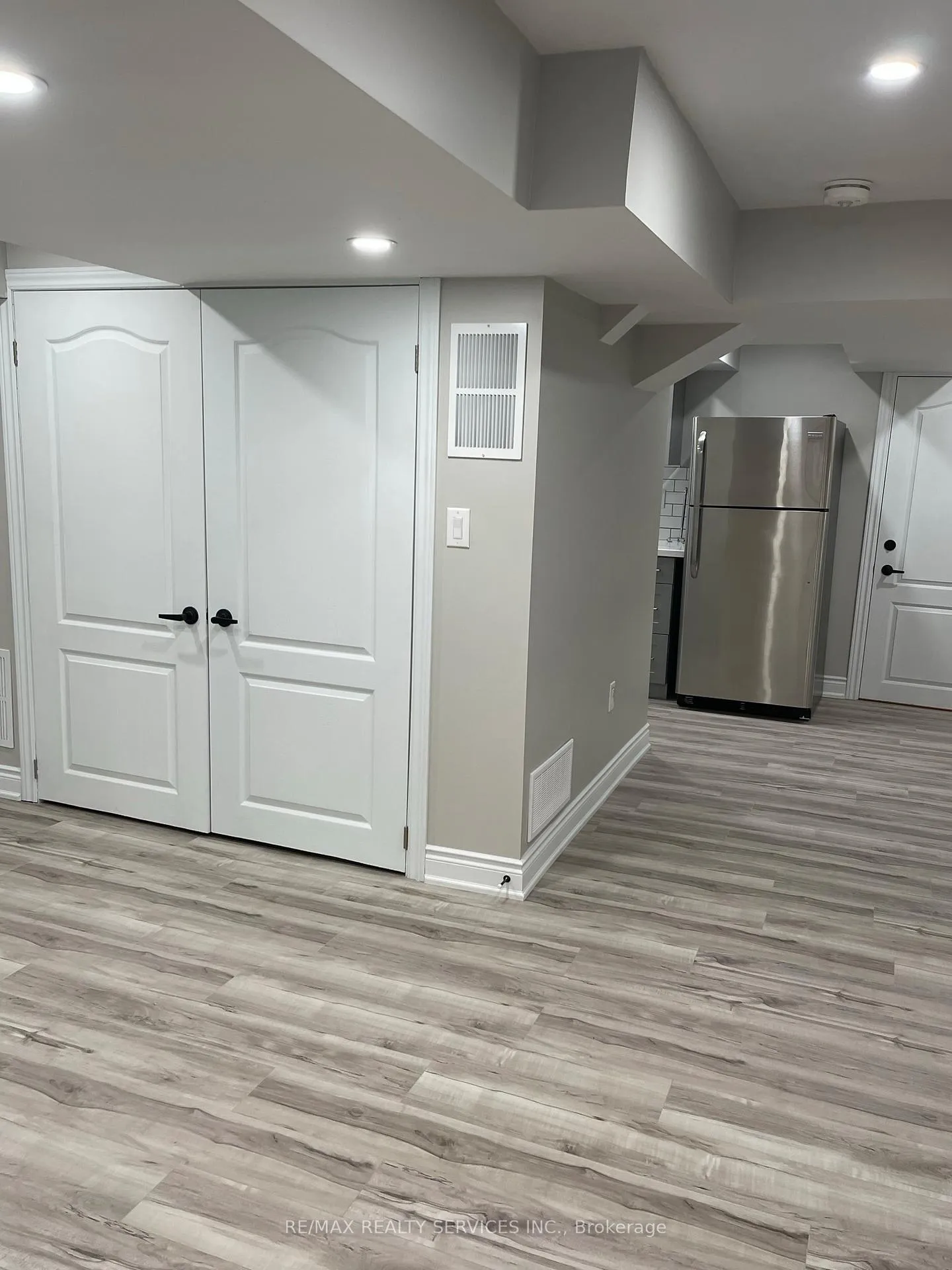 Photo 14 of 34 Ebury (LOWER) Drive, Brampton, Credit Valley — HOMEH