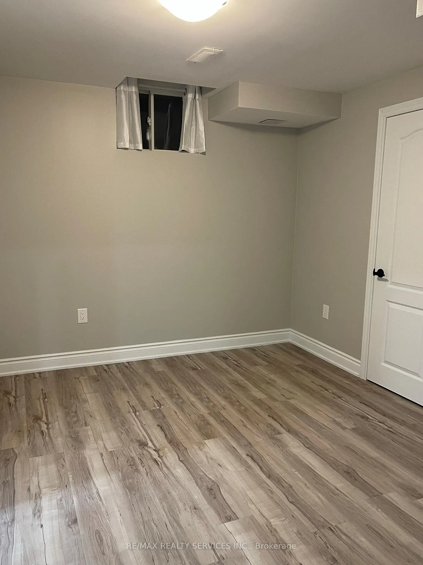 Photo 15 of 34 Ebury (LOWER) Drive, Brampton, Credit Valley — HOMEH