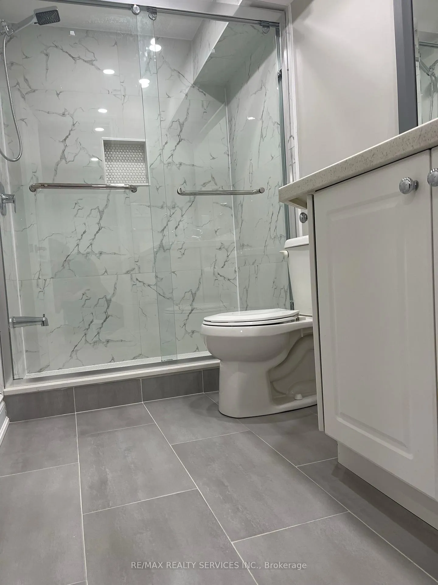 Photo 16 of 34 Ebury (LOWER) Drive, Brampton, Credit Valley — HOMEH