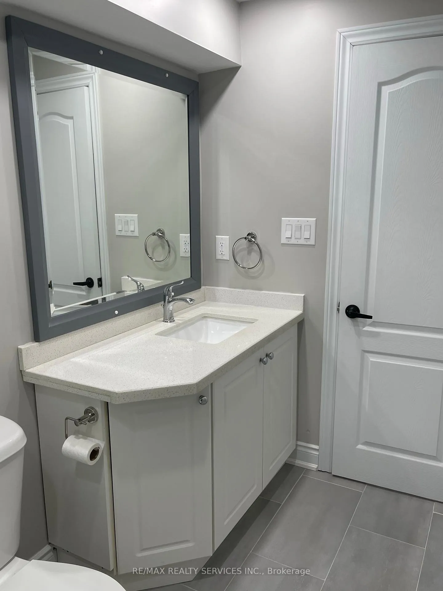 Photo 18 of 34 Ebury (LOWER) Drive, Brampton, Credit Valley — HOMEH