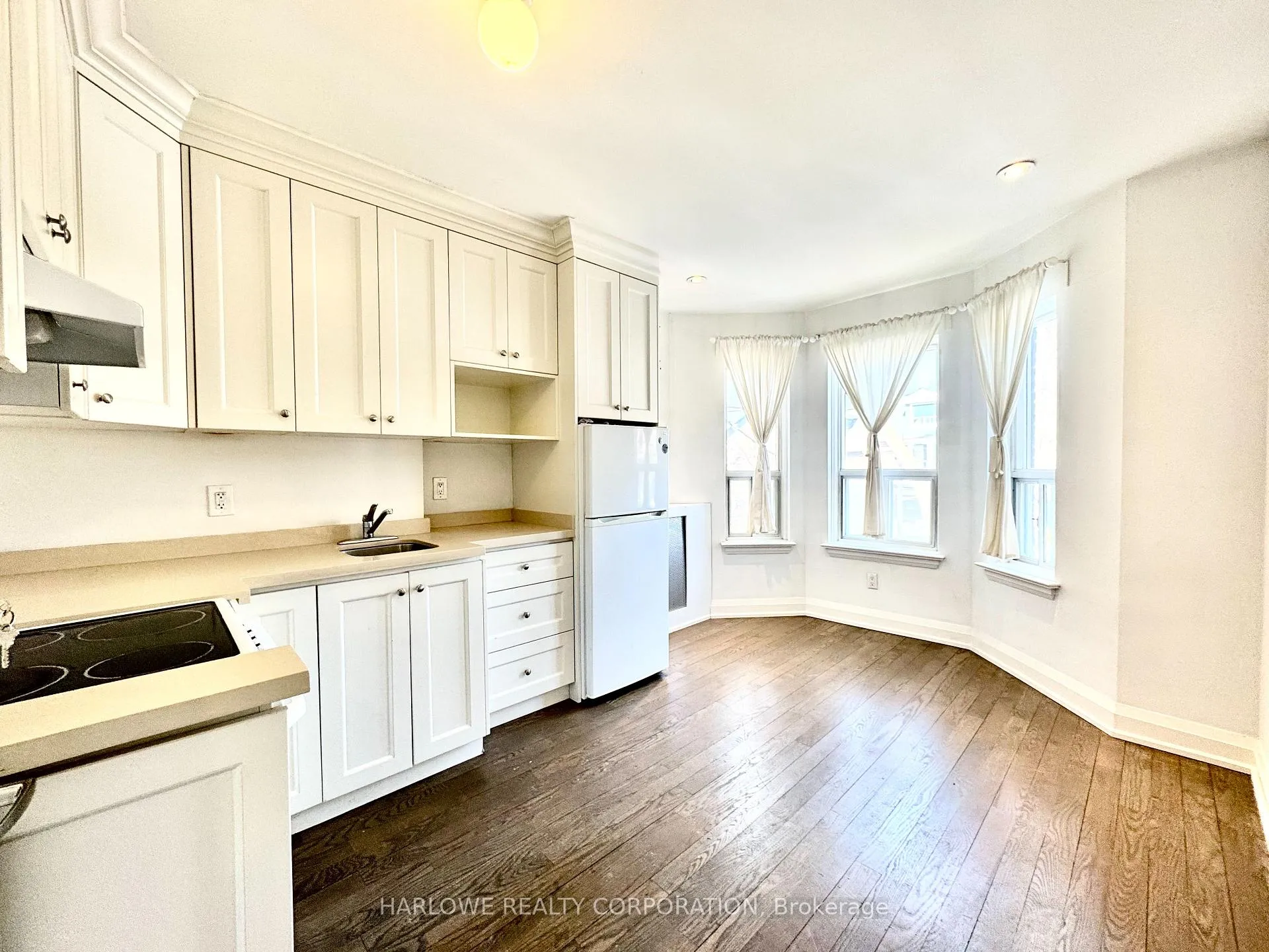 Front of Unit 2nd Floor, 177 Marion Street