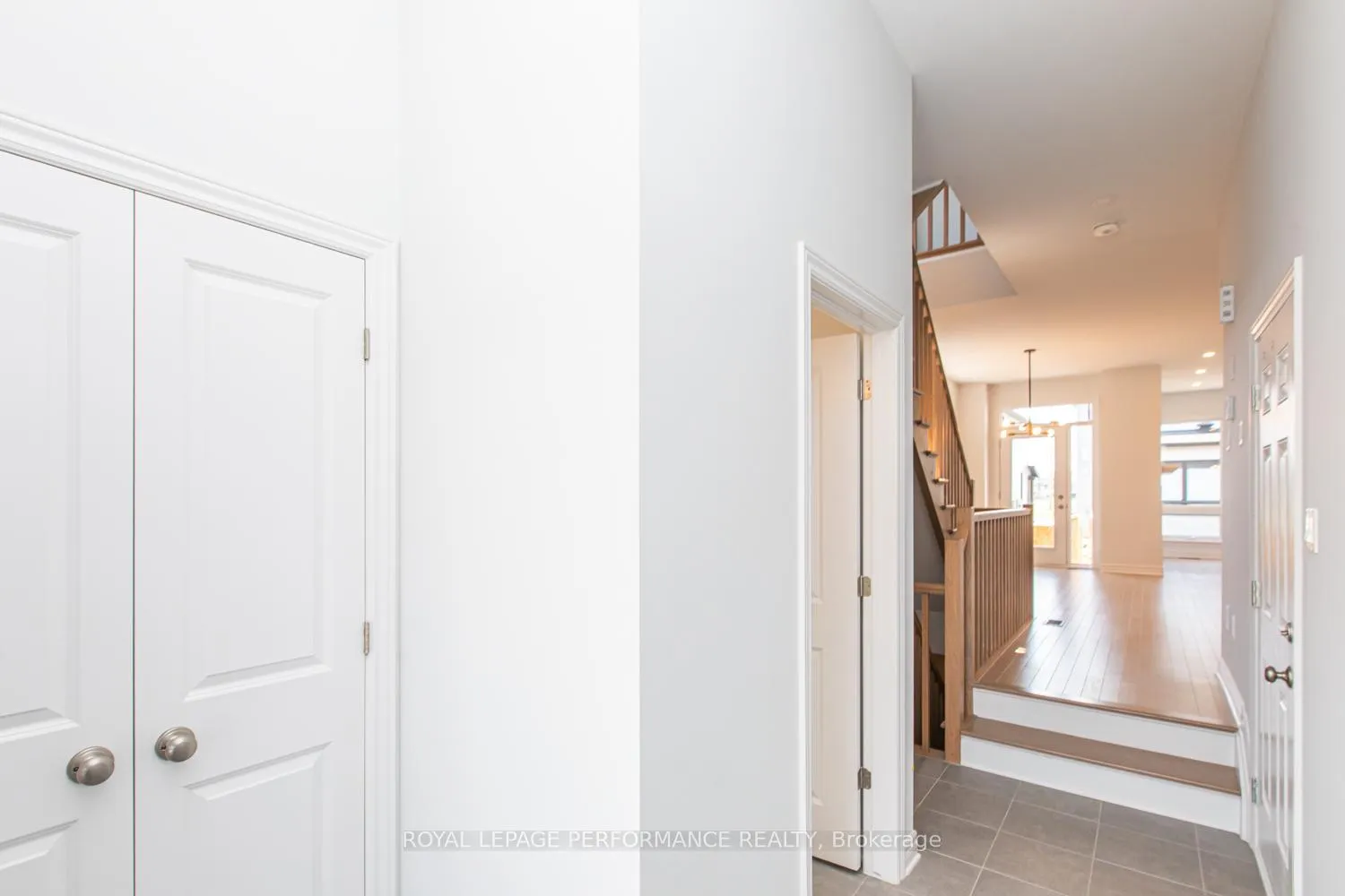 Photo 6 of 635 Cordelette Circle, Ottawa, Mer Bleue/Bradley Estates/Anderson Park — HOMEH