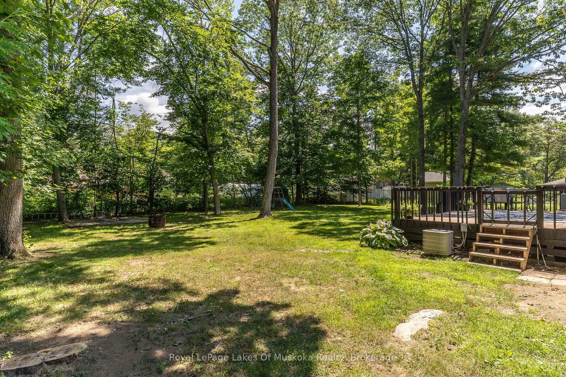 Photo 3 of 220 Alexander Street, Gravenhurst, Muskoka (S) — HOMEH