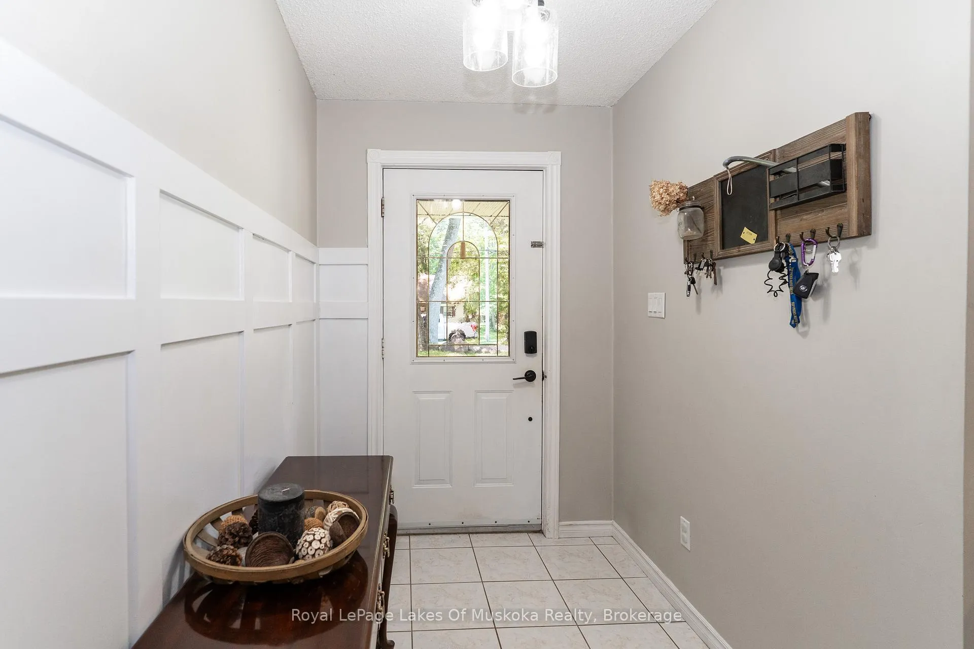 Photo 6 of 220 Alexander Street, Gravenhurst, Muskoka (S) — HOMEH
