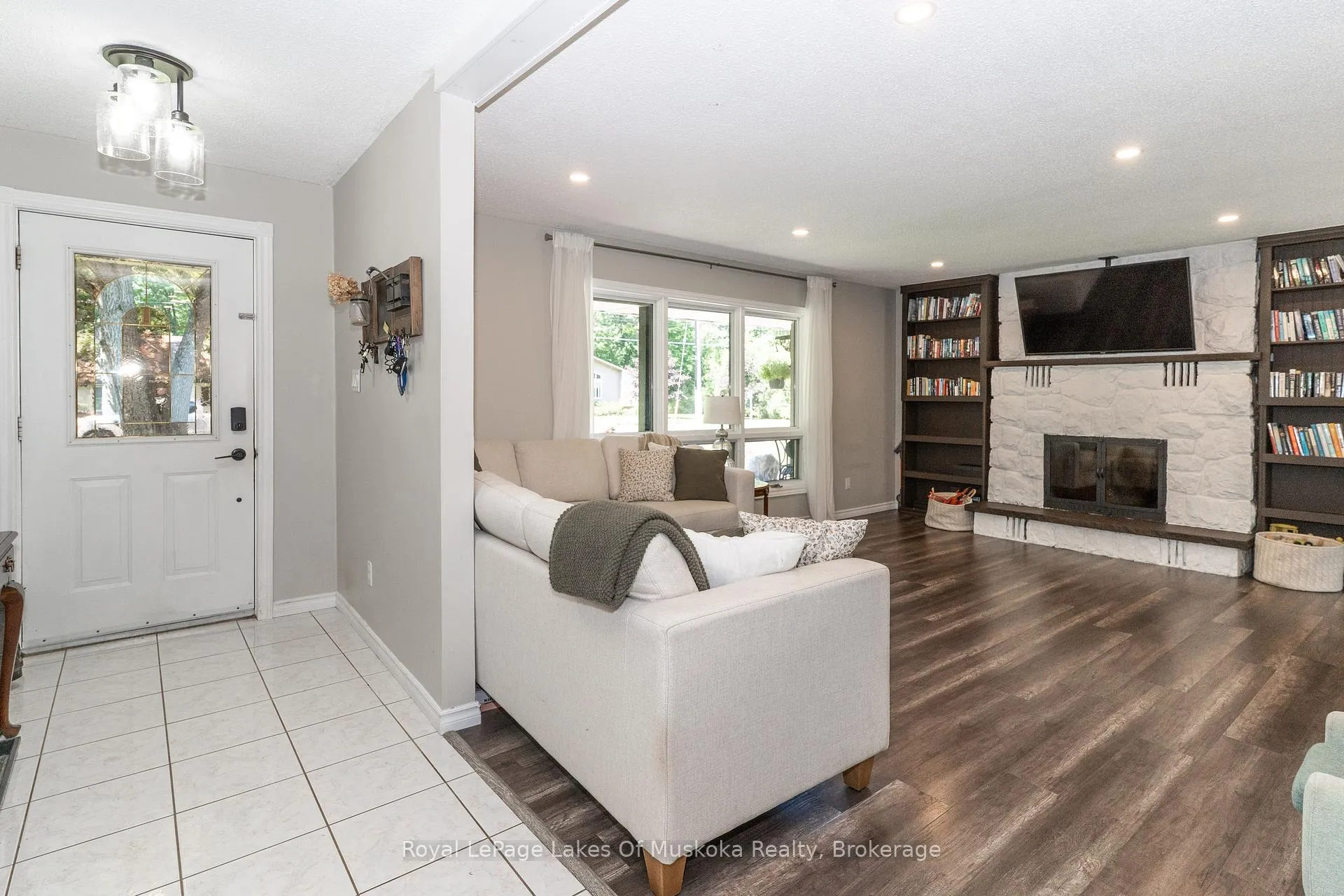 Photo 8 of 220 Alexander Street, Gravenhurst, Muskoka (S) — HOMEH