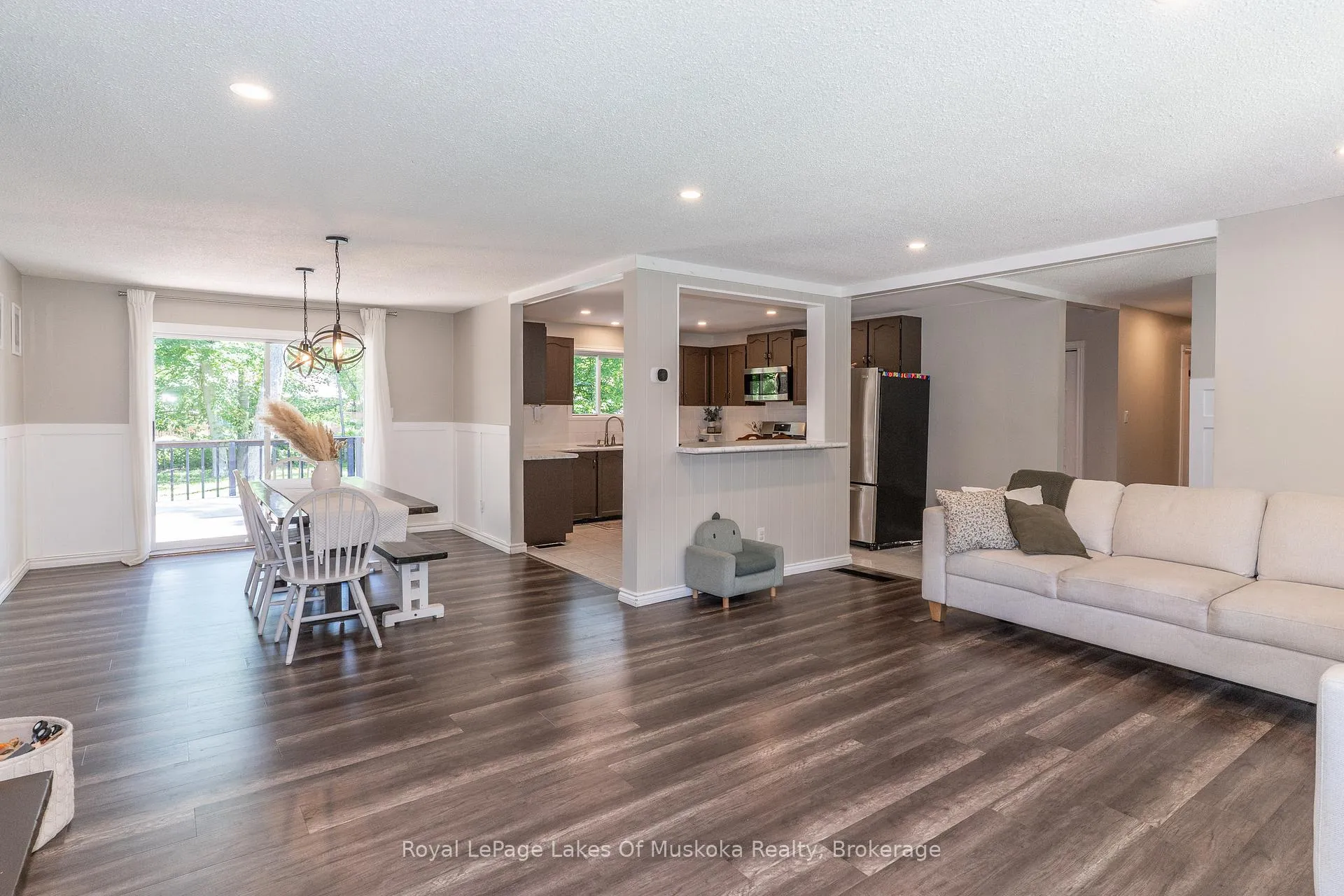 Photo 10 of 220 Alexander Street, Gravenhurst, Muskoka (S) — HOMEH