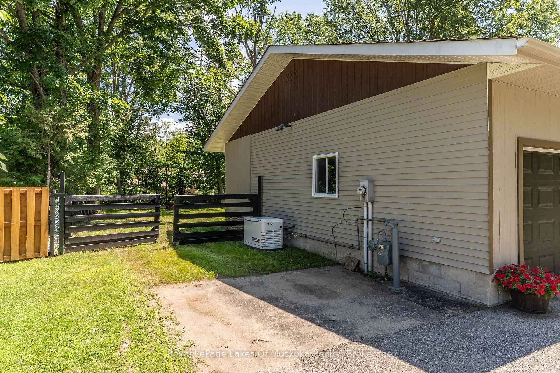 Photo 39 of 220 Alexander Street, Gravenhurst, Muskoka (S) — HOMEH