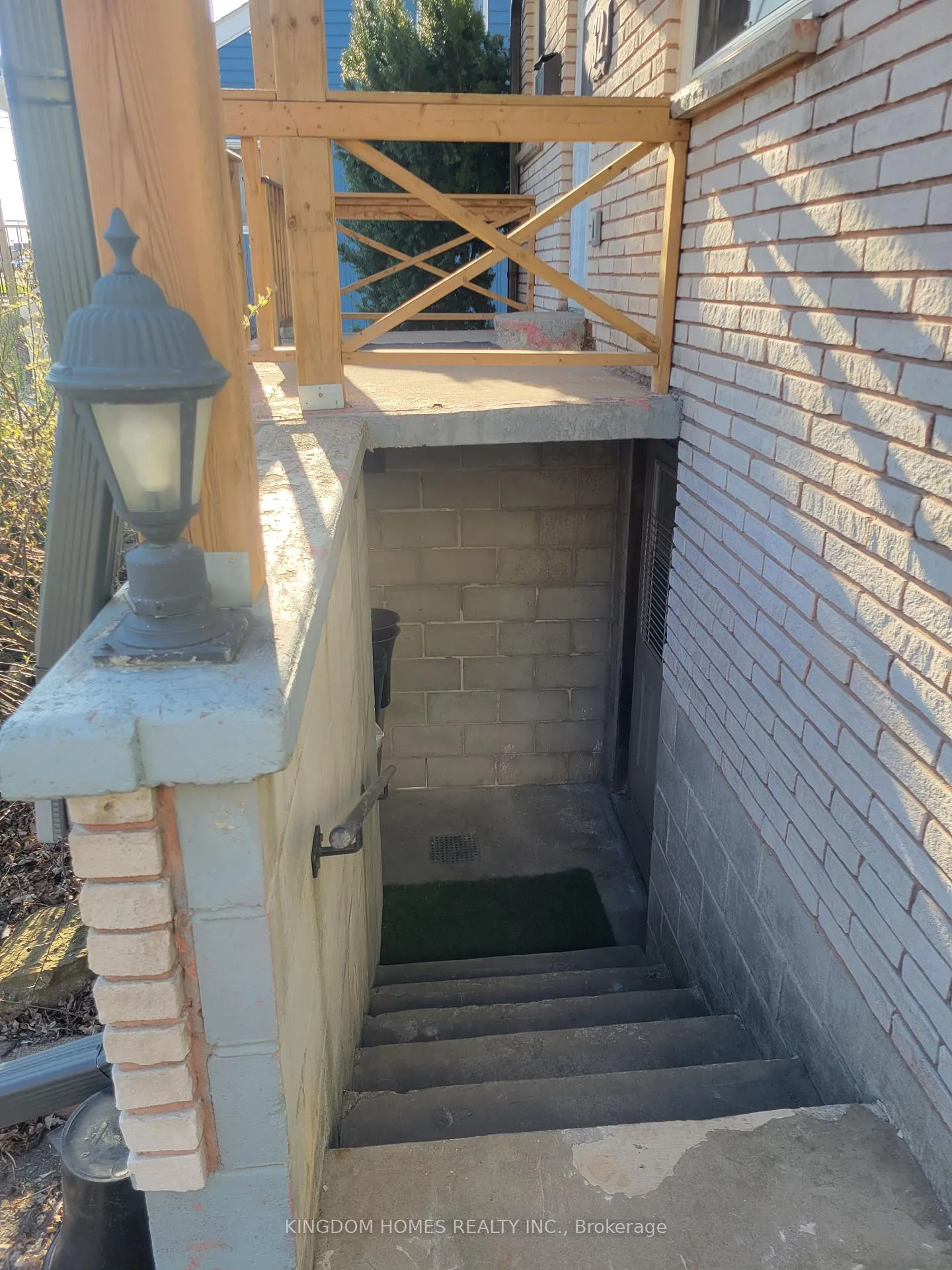 Photo 2 of Unit BASEMENT, 32 Goggin Avenue, Hamilton, Normanhurst — HOMEH