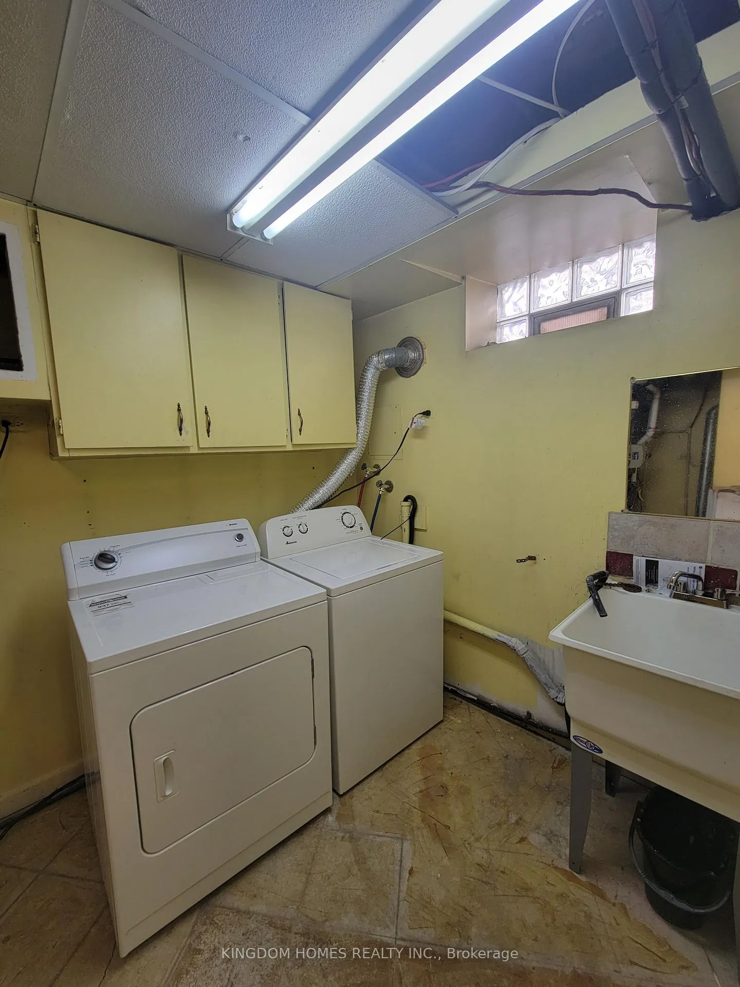 Photo 11 of Unit BASEMENT, 32 Goggin Avenue, Hamilton, Normanhurst — HOMEH