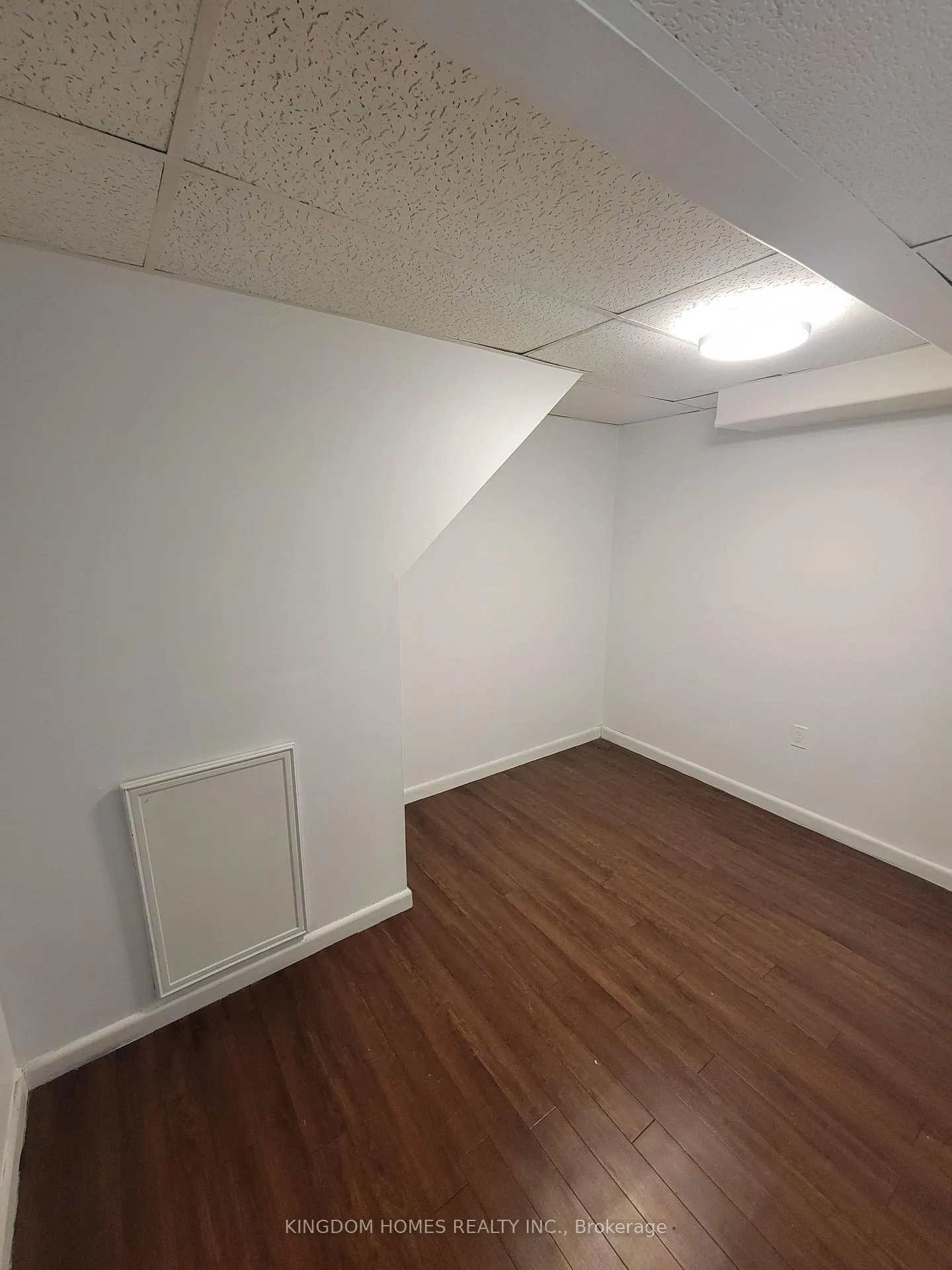 Photo 13 of Unit BASEMENT, 32 Goggin Avenue, Hamilton, Normanhurst — HOMEH
