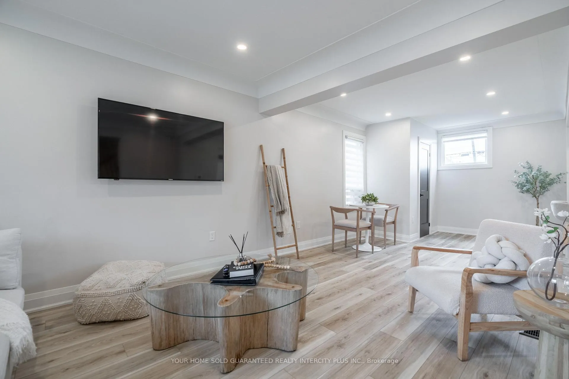 Photo 2 of 235 Balmoral Avenue, Hamilton, Crown Point — HOMEH