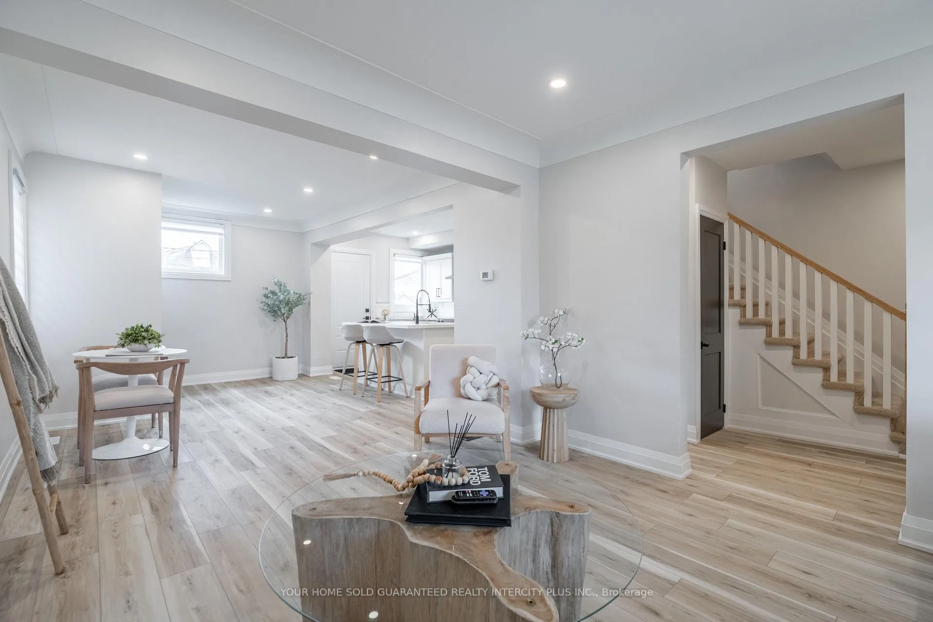 Photo 3 of 235 Balmoral Avenue, Hamilton, Crown Point — HOMEH