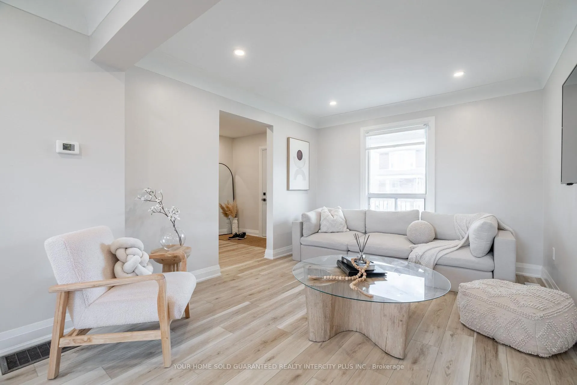 Photo 4 of 235 Balmoral Avenue, Hamilton, Crown Point — HOMEH