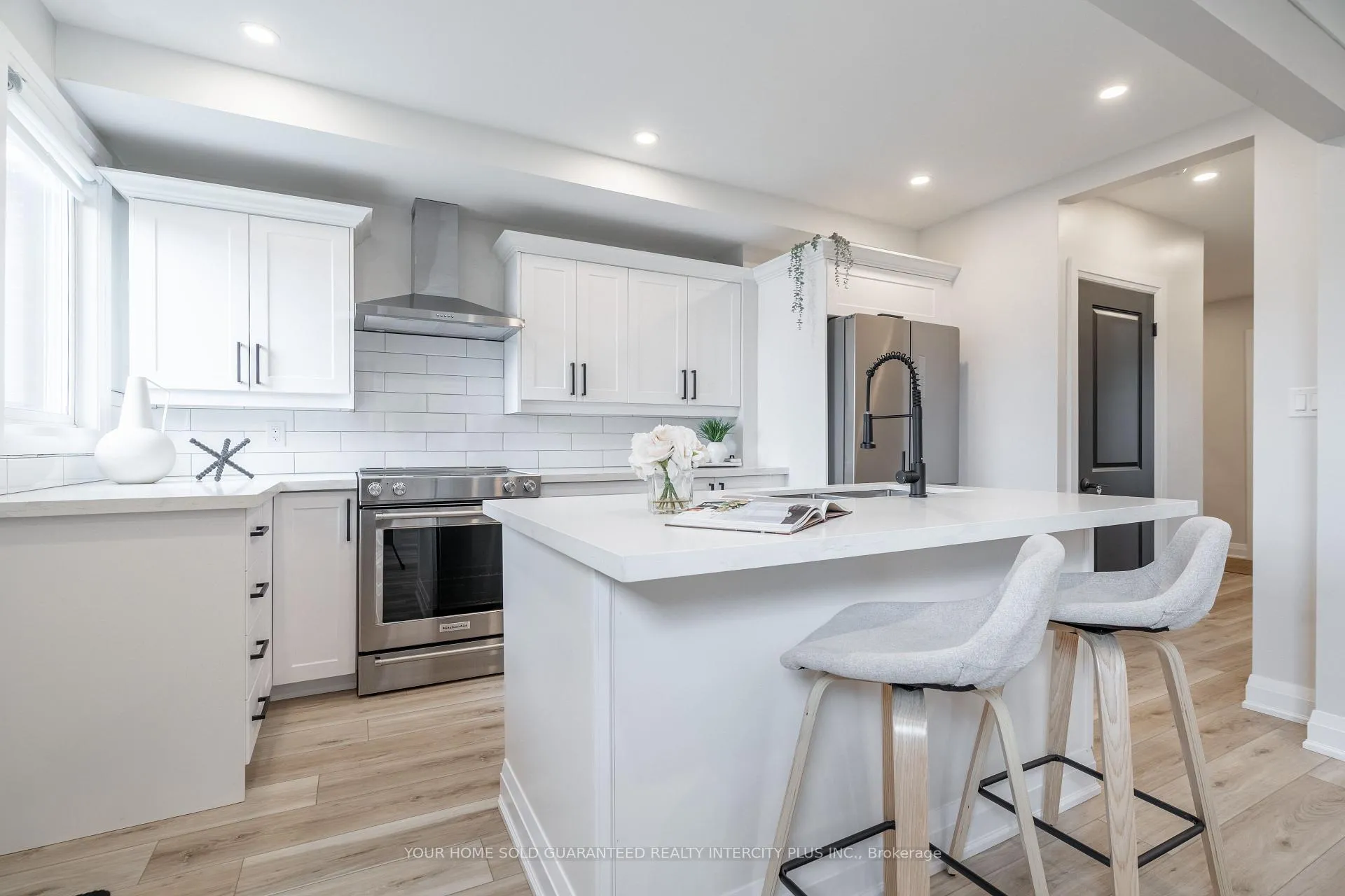 Photo 5 of 235 Balmoral Avenue, Hamilton, Crown Point — HOMEH