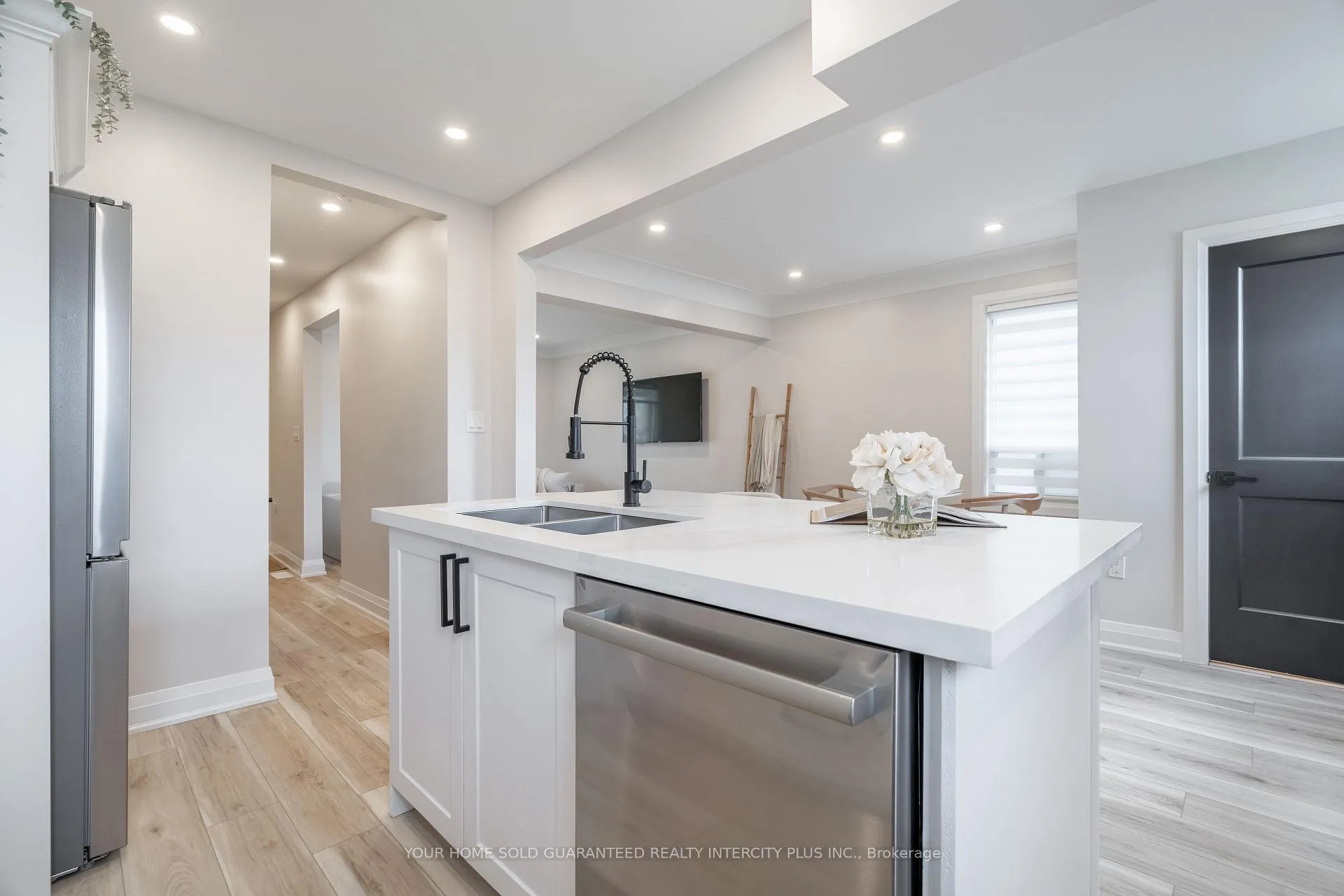 Photo 6 of 235 Balmoral Avenue, Hamilton, Crown Point — HOMEH