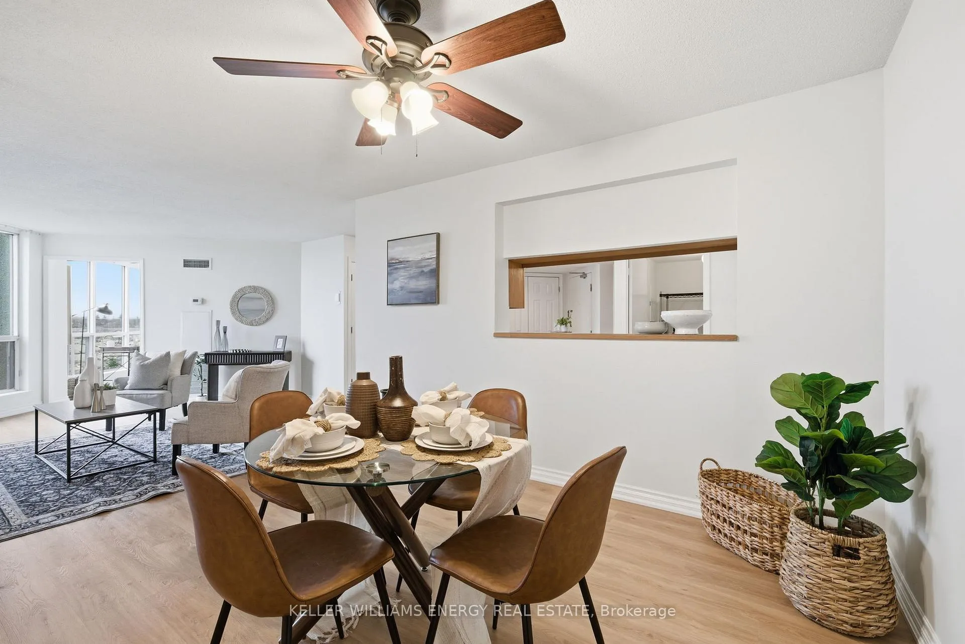 Photo 4 of Unit 610, 360 Watson Street W, Whitby, Port Whitby — HOMEH