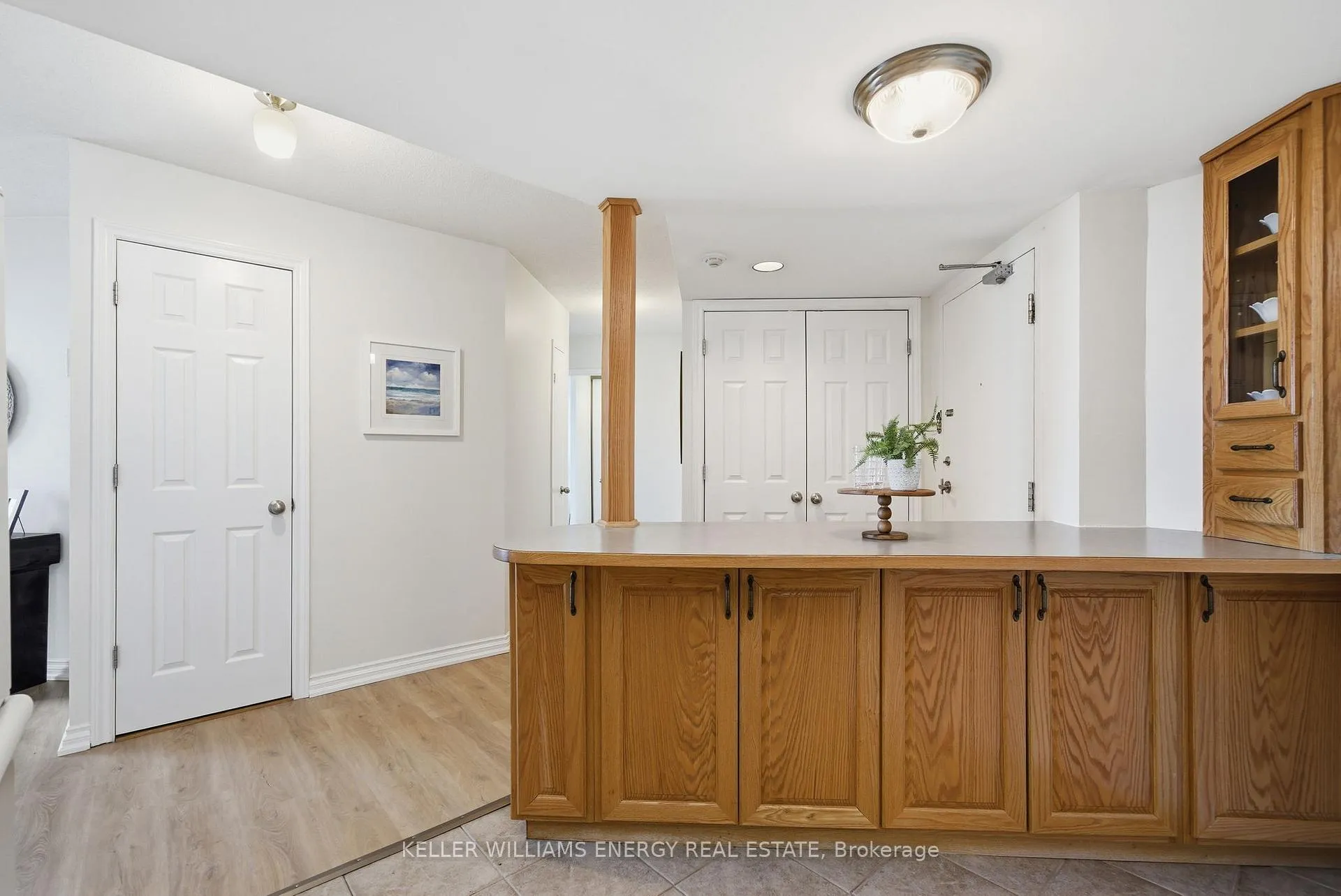 Photo 6 of Unit 610, 360 Watson Street W, Whitby, Port Whitby — HOMEH