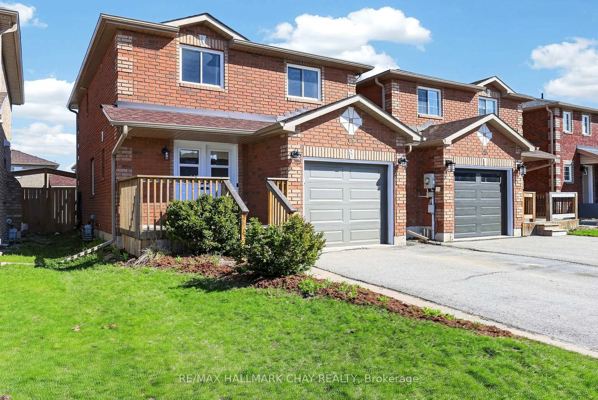 Photo 3 of 37 Majesty Boulevard, Barrie, Innis-Shore — HOMEH