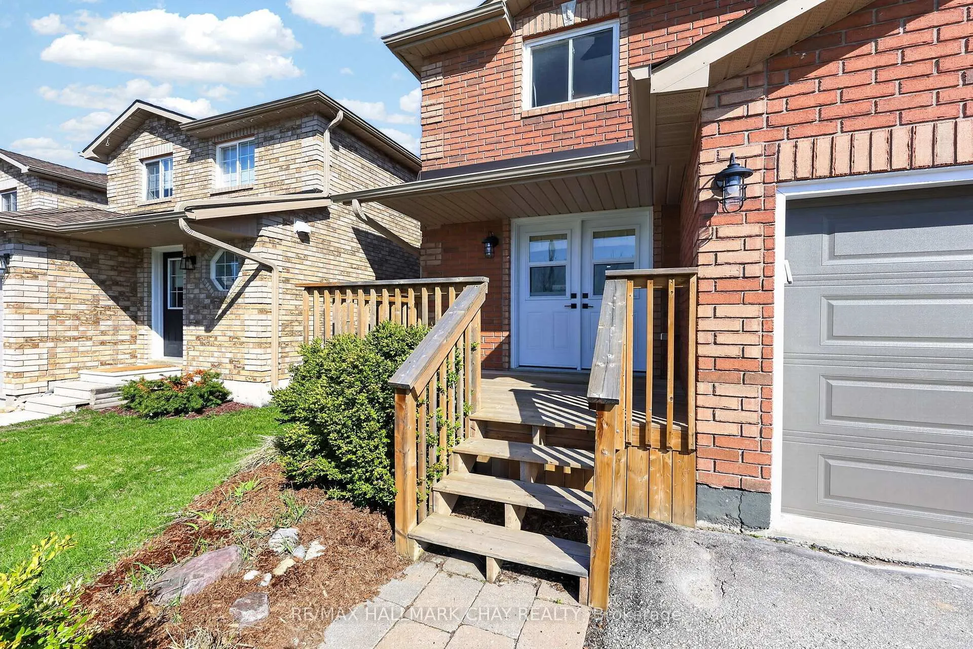 Photo 4 of 37 Majesty Boulevard, Barrie, Innis-Shore — HOMEH