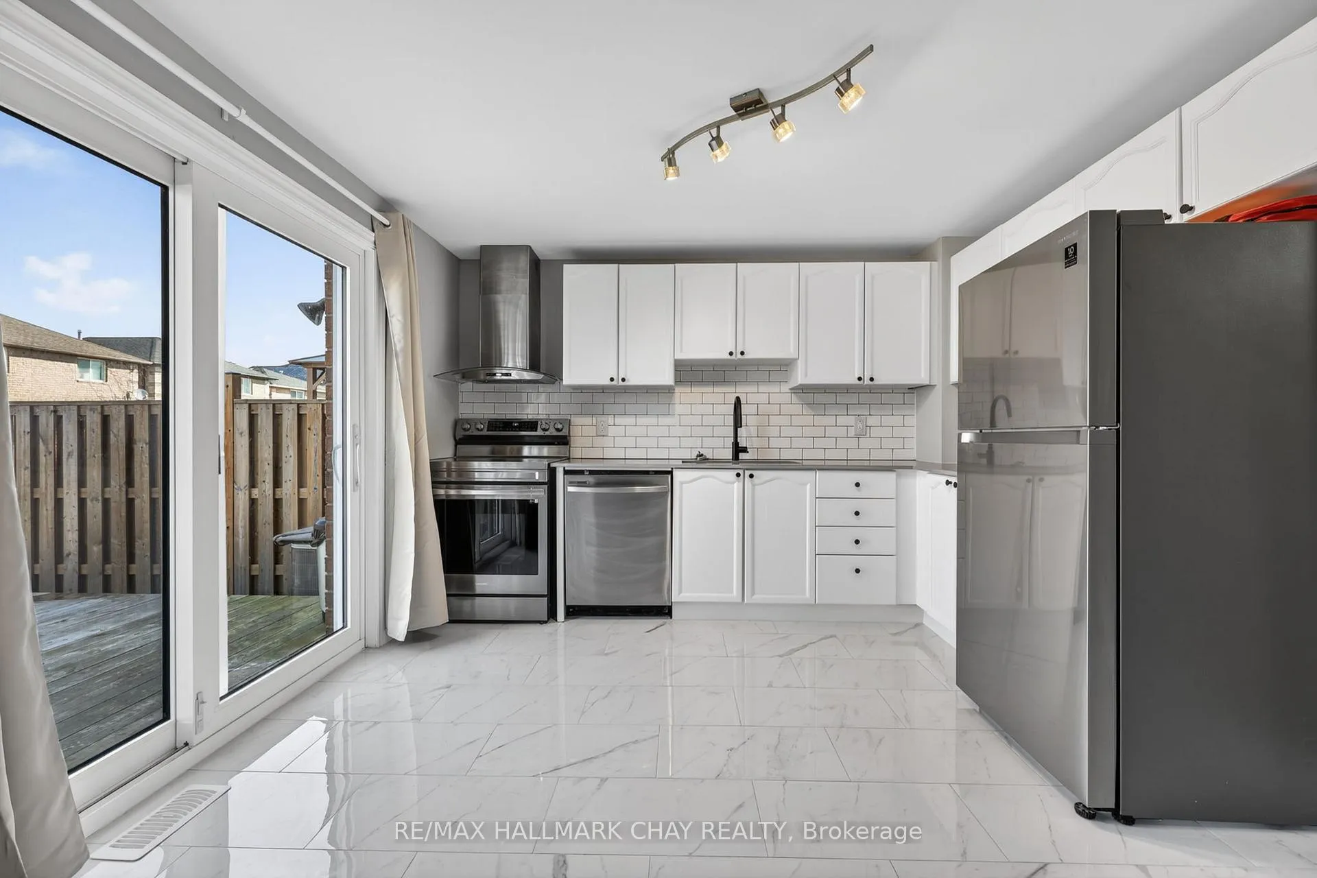 Photo 8 of 37 Majesty Boulevard, Barrie, Innis-Shore — HOMEH