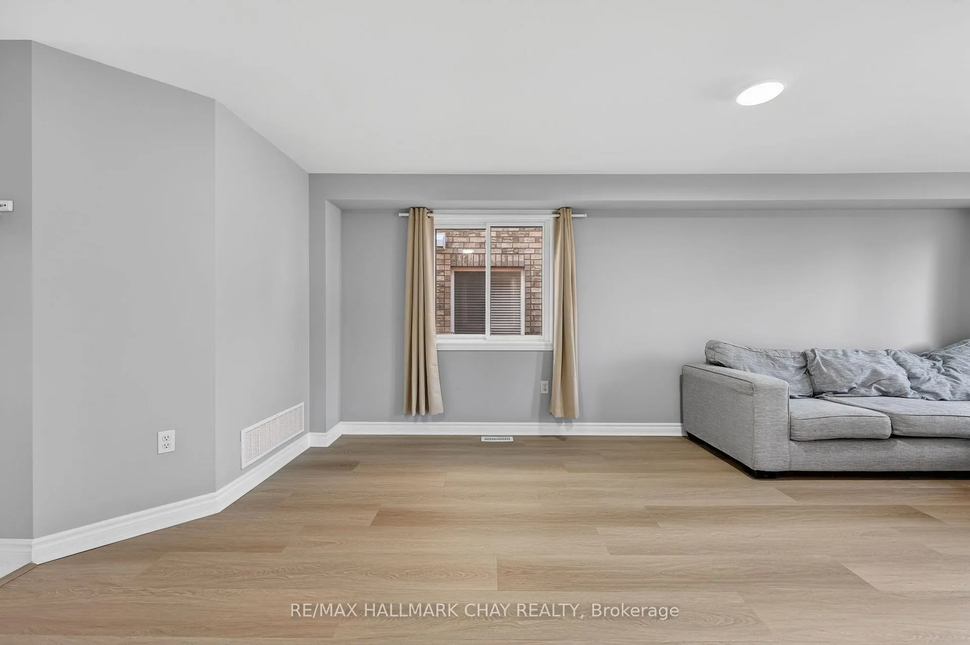 Photo 13 of 37 Majesty Boulevard, Barrie, Innis-Shore — HOMEH