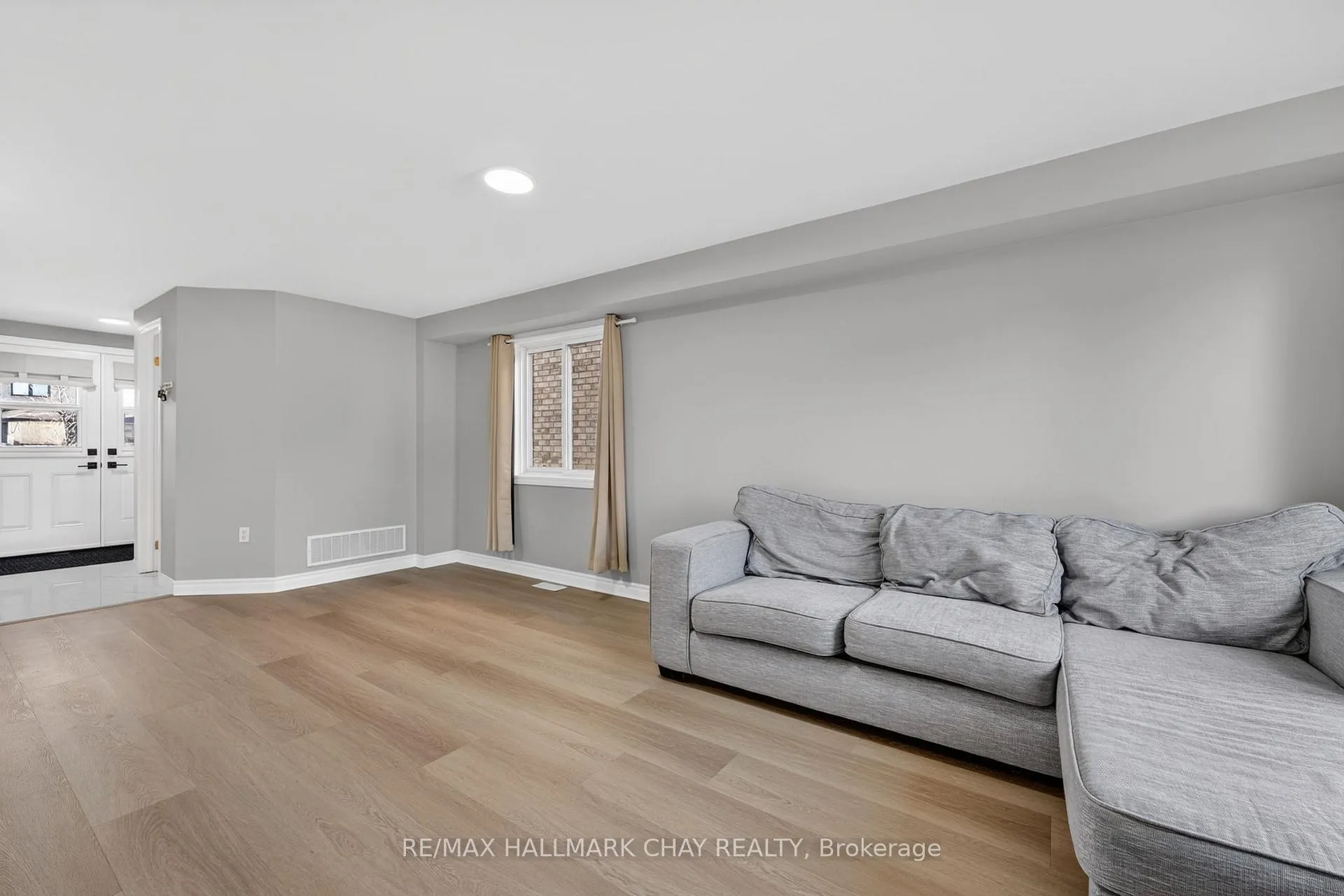 Photo 17 of 37 Majesty Boulevard, Barrie, Innis-Shore — HOMEH